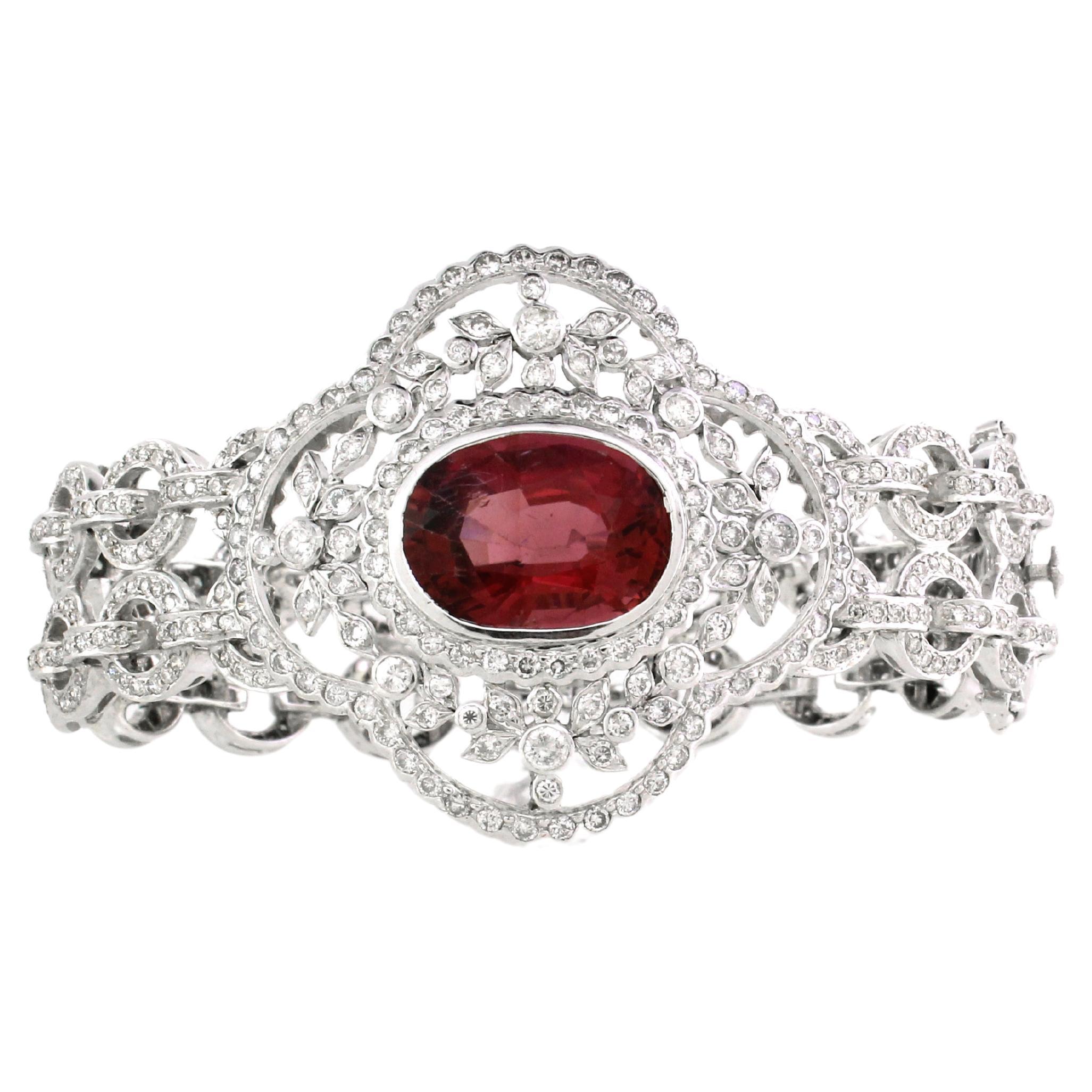 9.27 cts of Tourmaline and 6.62 cts of White diamonds For Sale