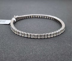 Bracelet tennis en diamants taille émeraude de 9,28 carats, monté sur platine