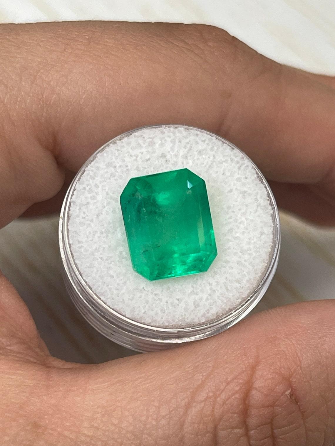 9.28ct Yellowish Green Emerald Cut Colombian Gem 13x11 Genuine May Birthstone For Sale 1