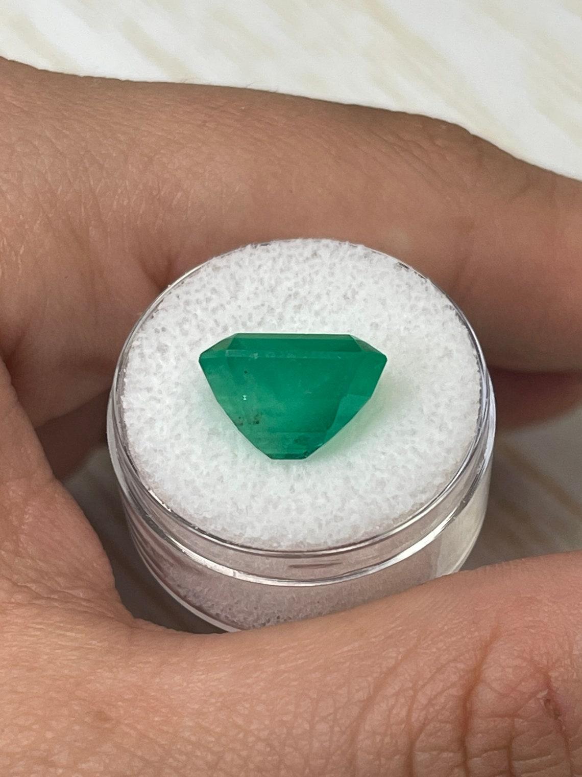 9.28ct Yellowish Green Emerald Cut Colombian Gem 13x11 Genuine May Birthstone For Sale 2
