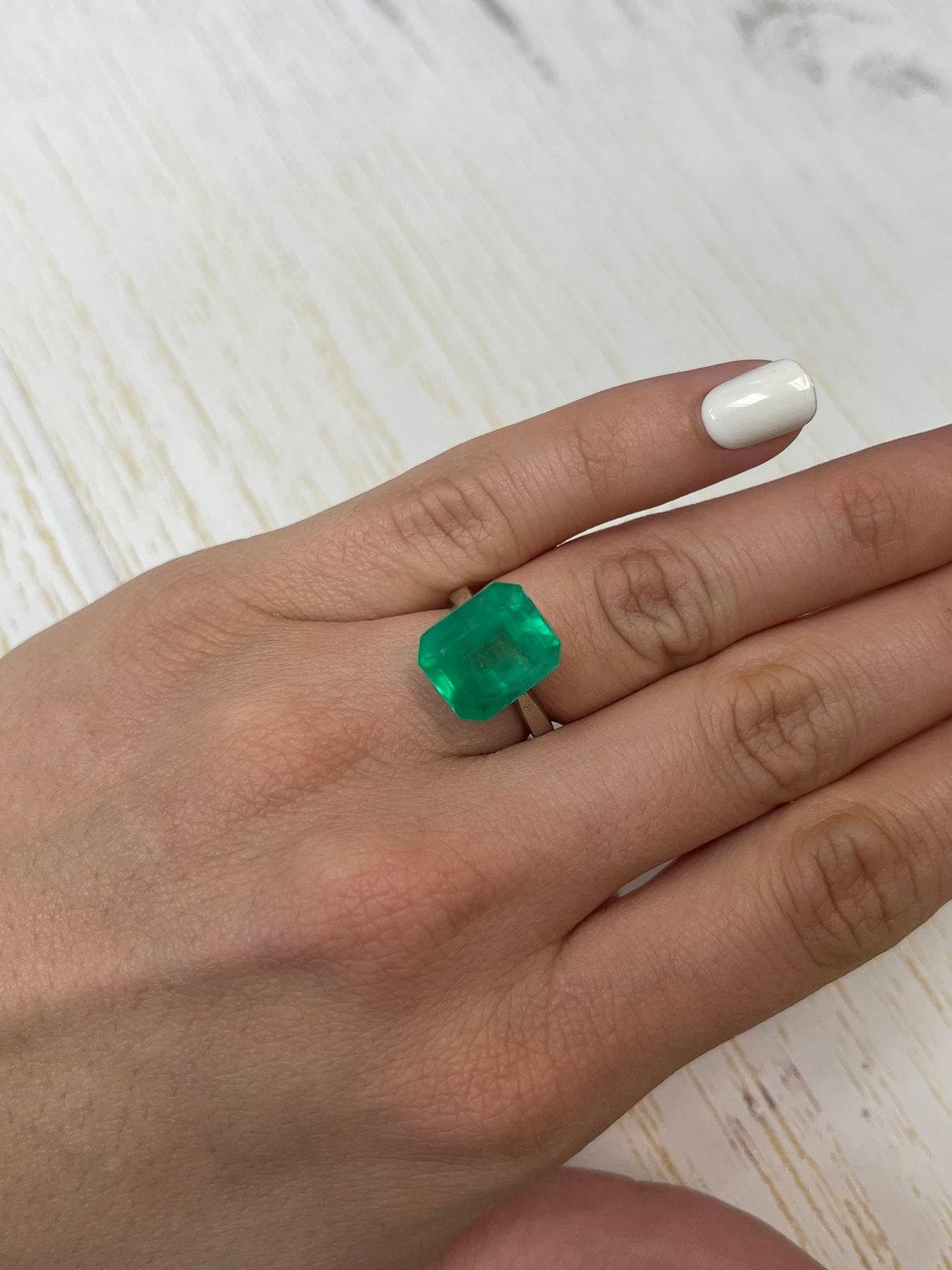 9.28ct Yellowish Green Emerald Cut Colombian Gem 13x11 Genuine May Birthstone For Sale 3