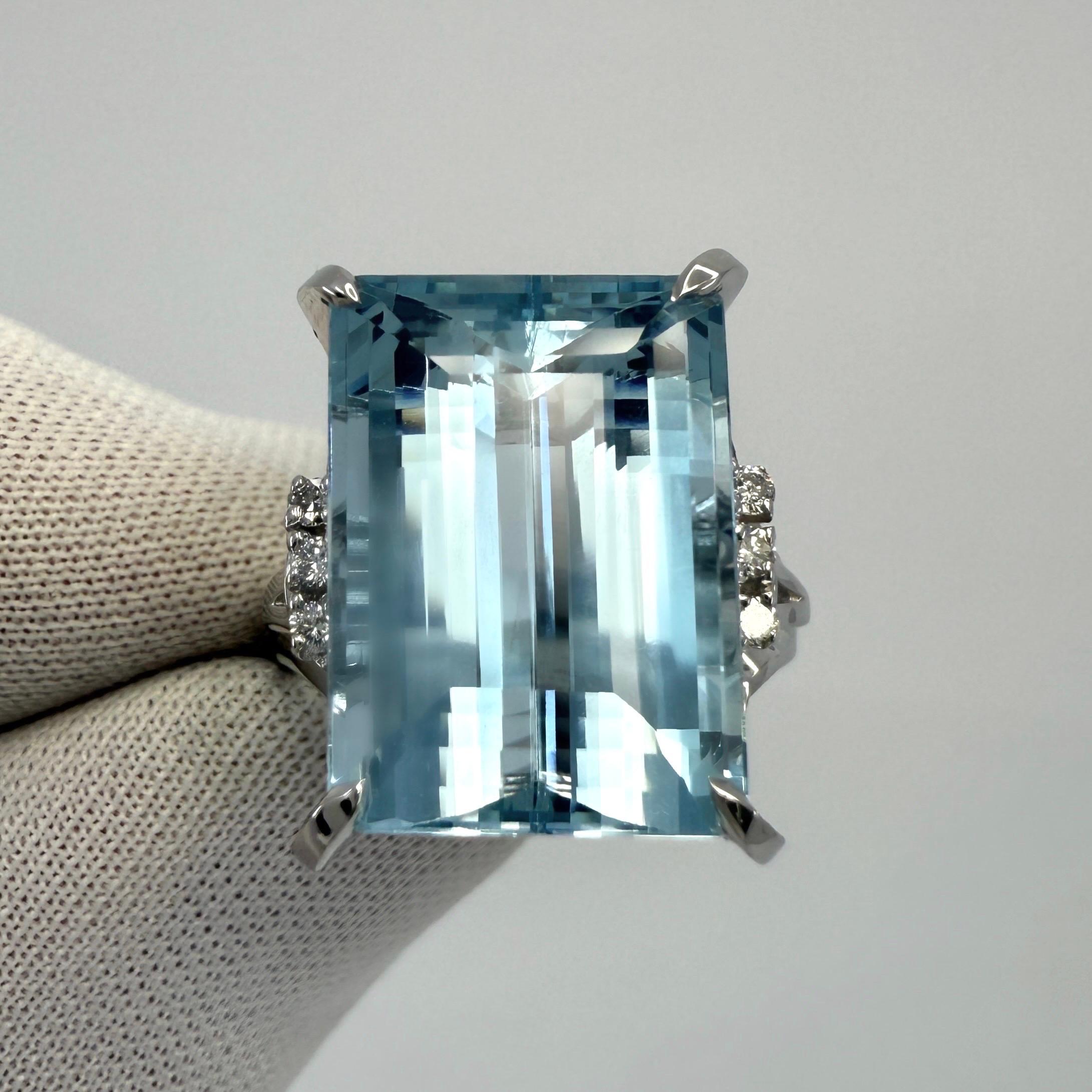 Anillo de Platino con Aguamarina Azul Natural y Diamantes. 9.29 quilates totales.

Impresionante anillo de platino con una hermosa gema de aguamarina azul brillante de 9.20 quilates.
Una piedra de color brillante con una claridad excelente y una