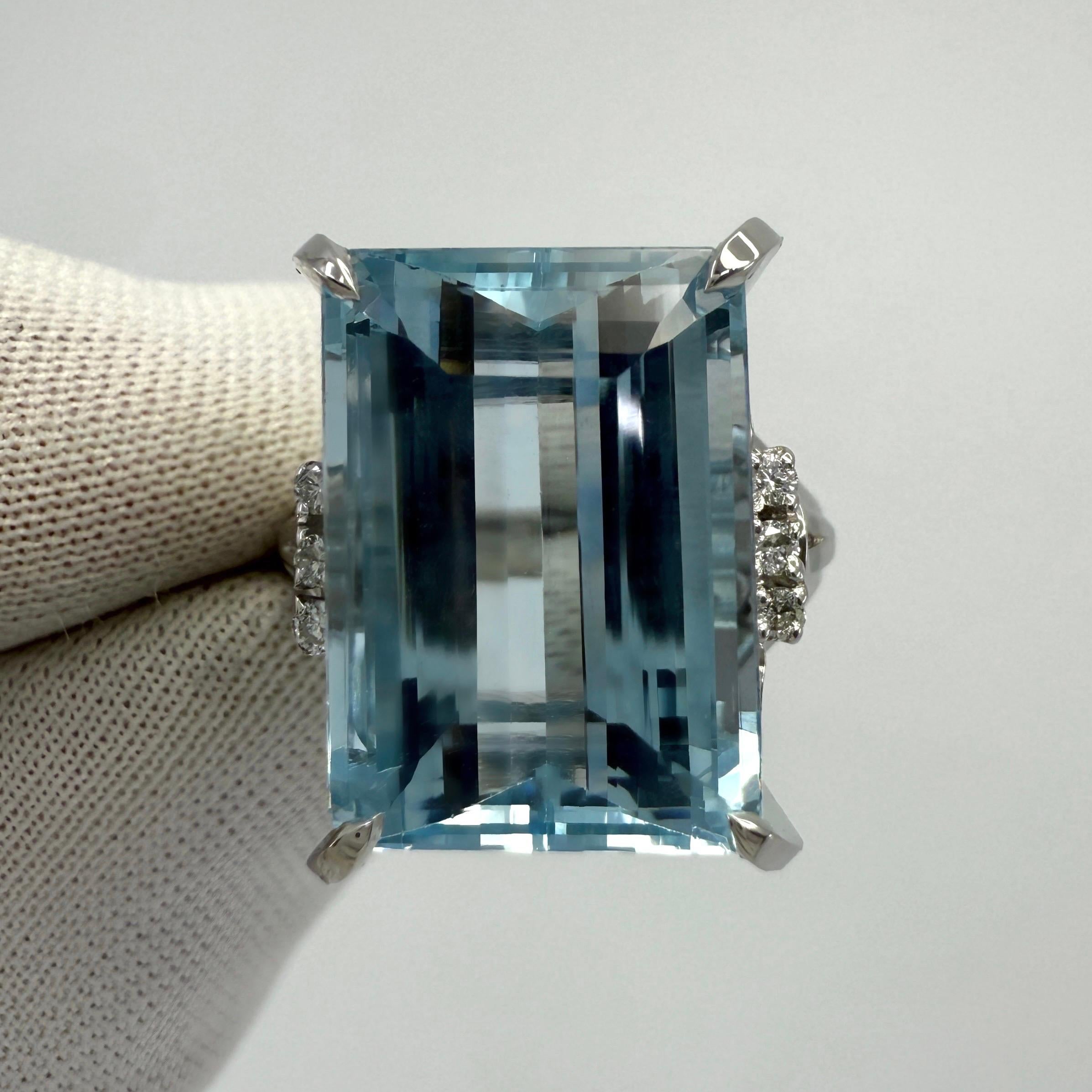 Anillo de cóctel de platino con aguamarina y diamantes talla esmeralda azul intenso de 9.29 ct en Excelente estado para la venta en Birmingham, GB