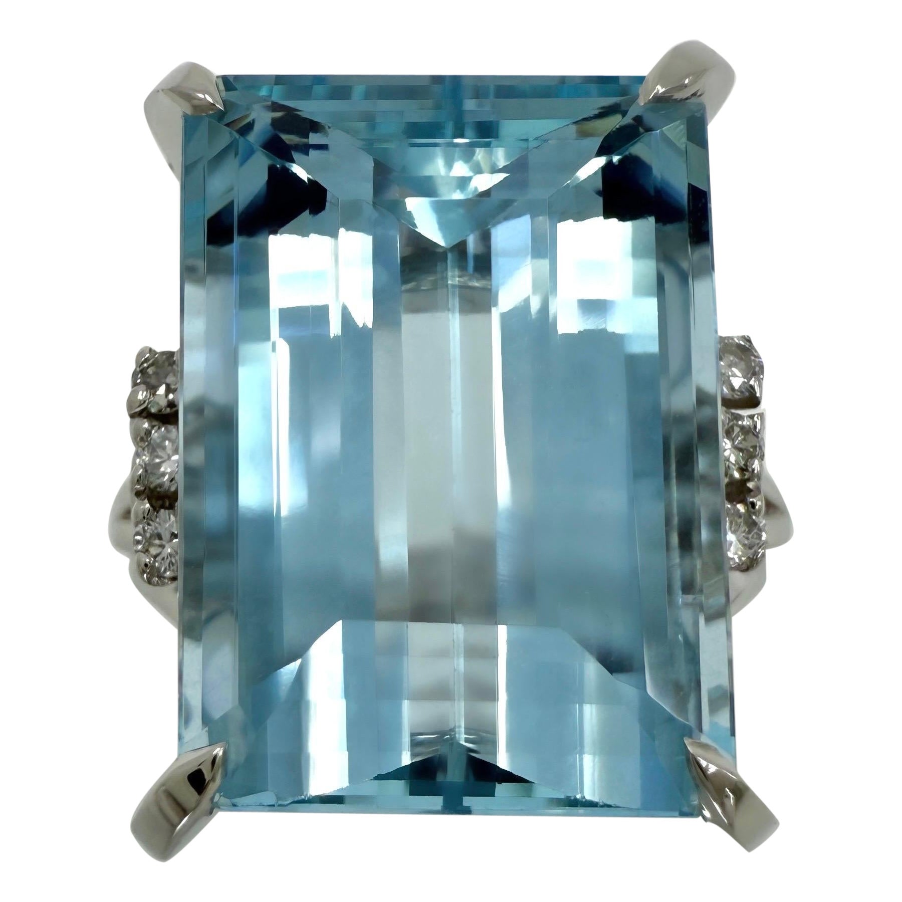 Anillo de cóctel de platino con aguamarina y diamantes talla esmeralda azul intenso de 9.29 ct