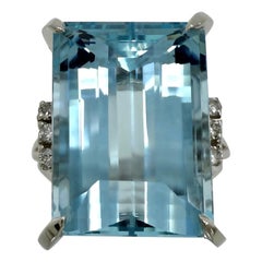 Anillo de cóctel de platino con aguamarina y diamantes talla esmeralda azul intenso de 9.29 ct