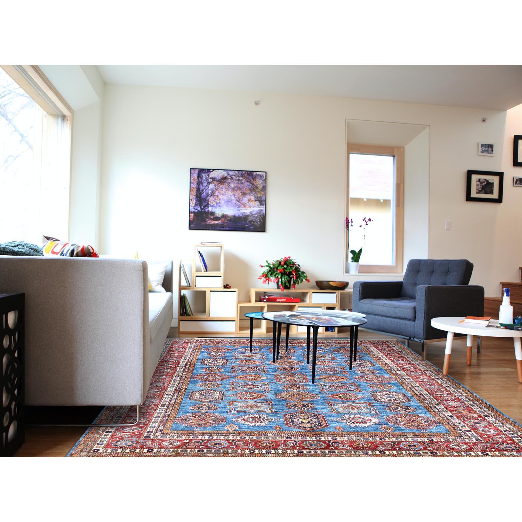 Dies ist eine wirklich echte one-of-a-kind Denim Blue Caucasian Design Super Kazak Soft Organic Wool Hand Knotted Oriental Rug. Es wurde monatelang in der jahrhundertealten persischen Webtechnik von erfahrenen Handwerkern geknüpft.
Primäre