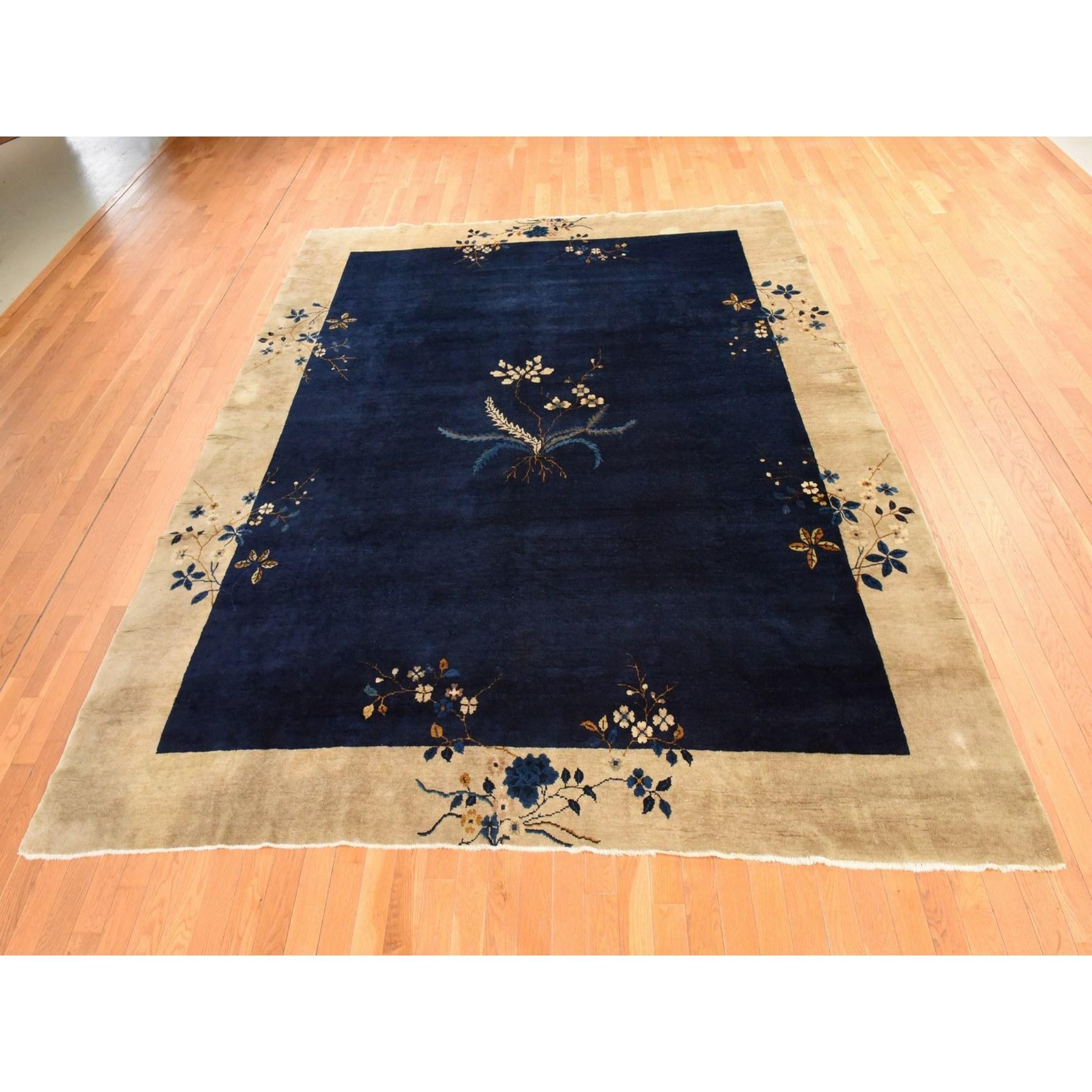 Midnight Blue, Antique Chinese Nichols Art Deco, Full Pile, Good Condition and Clean, 100% Wool, Hand Knotted, Oriental Rug
Matières premières : Laine
Latex : Pas de poils 
hauteur : 0,25 pouces
Style : Traditionnel
Couleur primaire : bleu
Couleurs