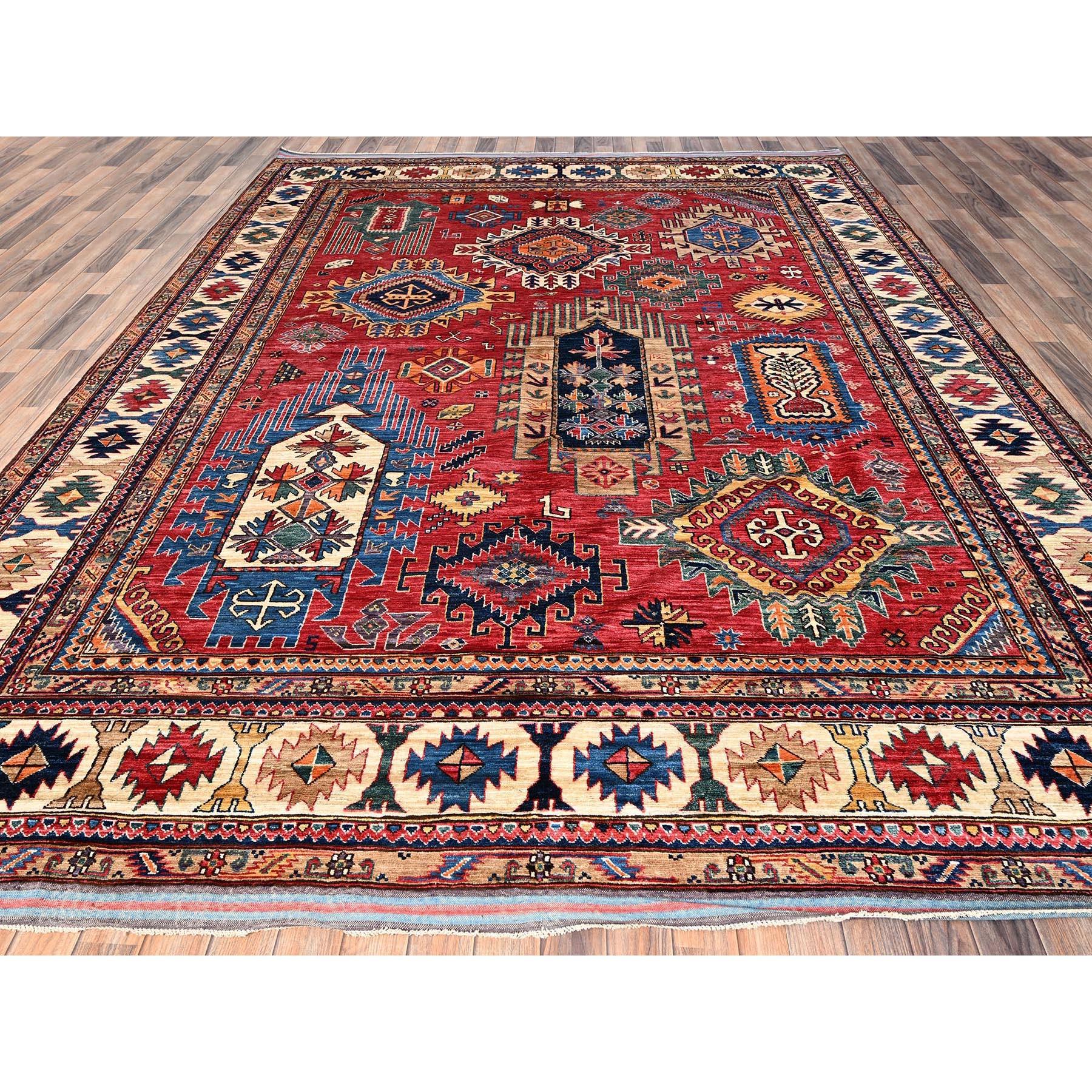 Rojo Lichi, Ersari Afgano con Nudo Turco, Diseño Caucásico Antiguo, Anudada a Mano, Tintes Vegetales, Tejido Denso, Lana Suave, Alfombra Oriental
Materiales primarios: Lana
Látex: Sin pelo 
altura: 0,25 Pulgadas
Estilo: Tradicional
Color principal: