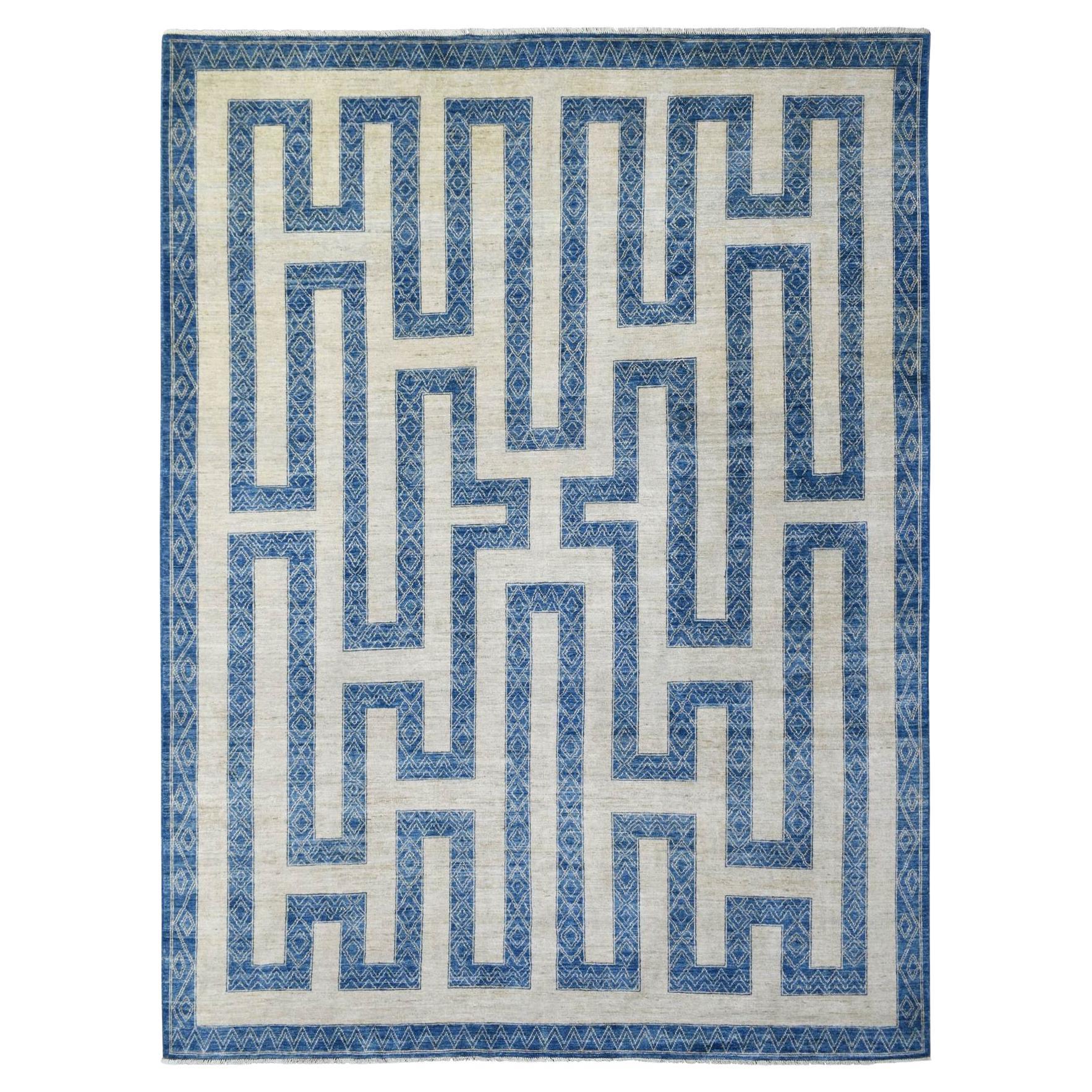 9'2 "x11'9" Blue Maze Design with Berber Influence Tapis en laine douce noué à la main en vente