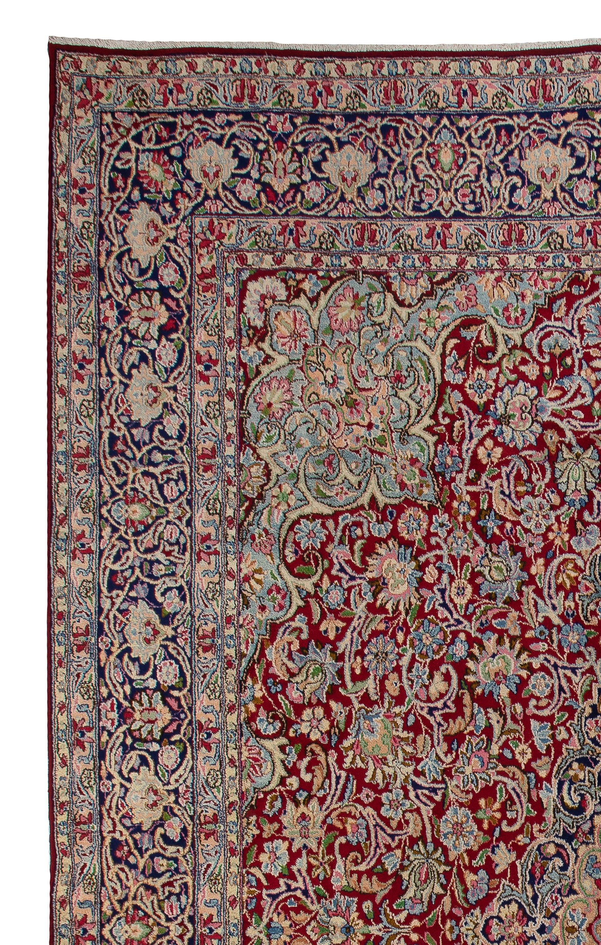 Antiker persischer Kashan-Teppich. Feiner traditioneller Orientteppich.
 Fein handgeknüpft mit gleichmäßigem, mittelhohem Wollflor auf Baumwollgrund. Sehr guter Zustand. Robust und sowohl für Wohn- als auch für Geschäftsräume geeignet.