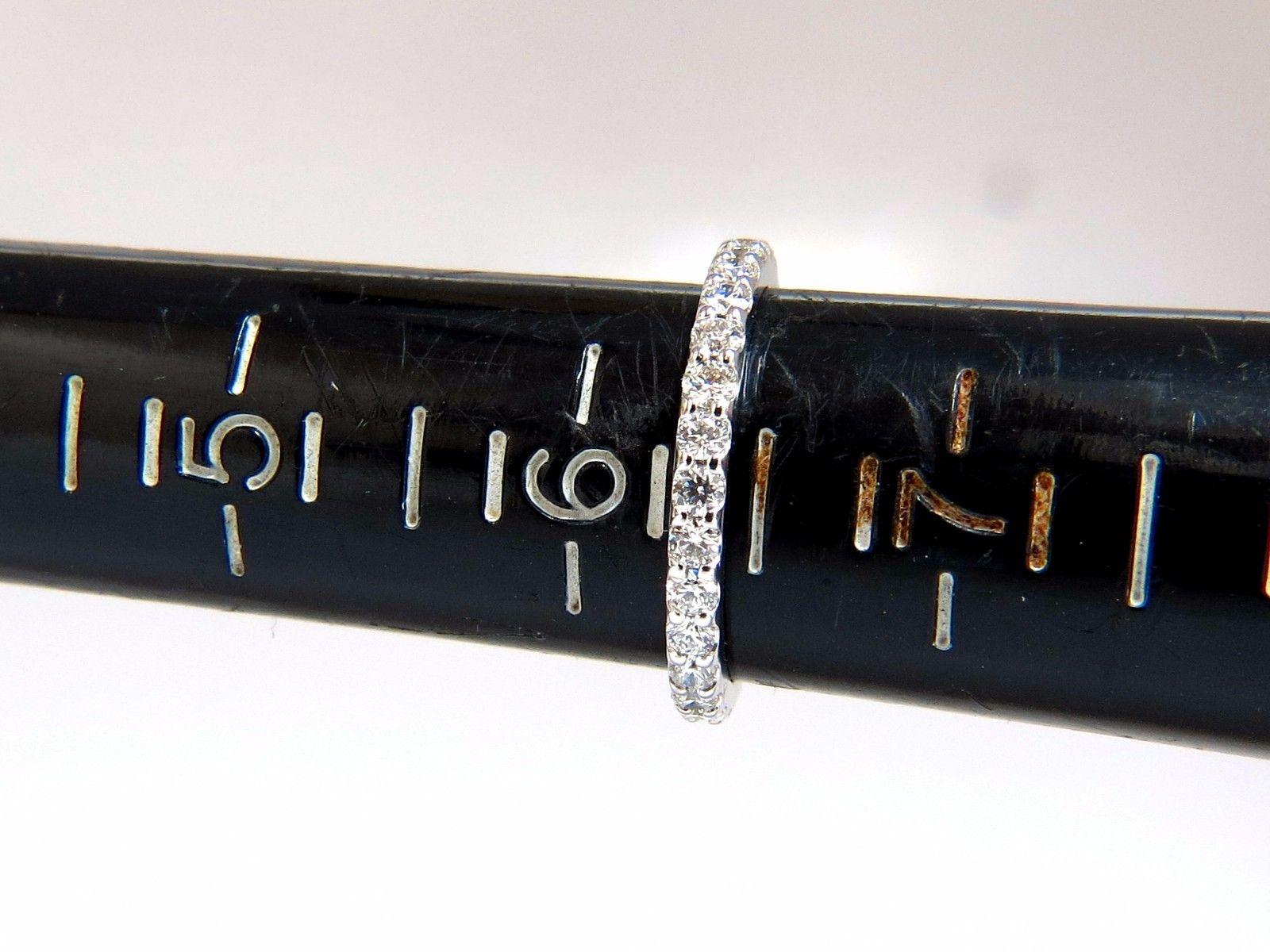 Bague à griffes communes à diamants ronds naturels de 0,93 carat et or 14 carats G/Vs Unisexe en vente