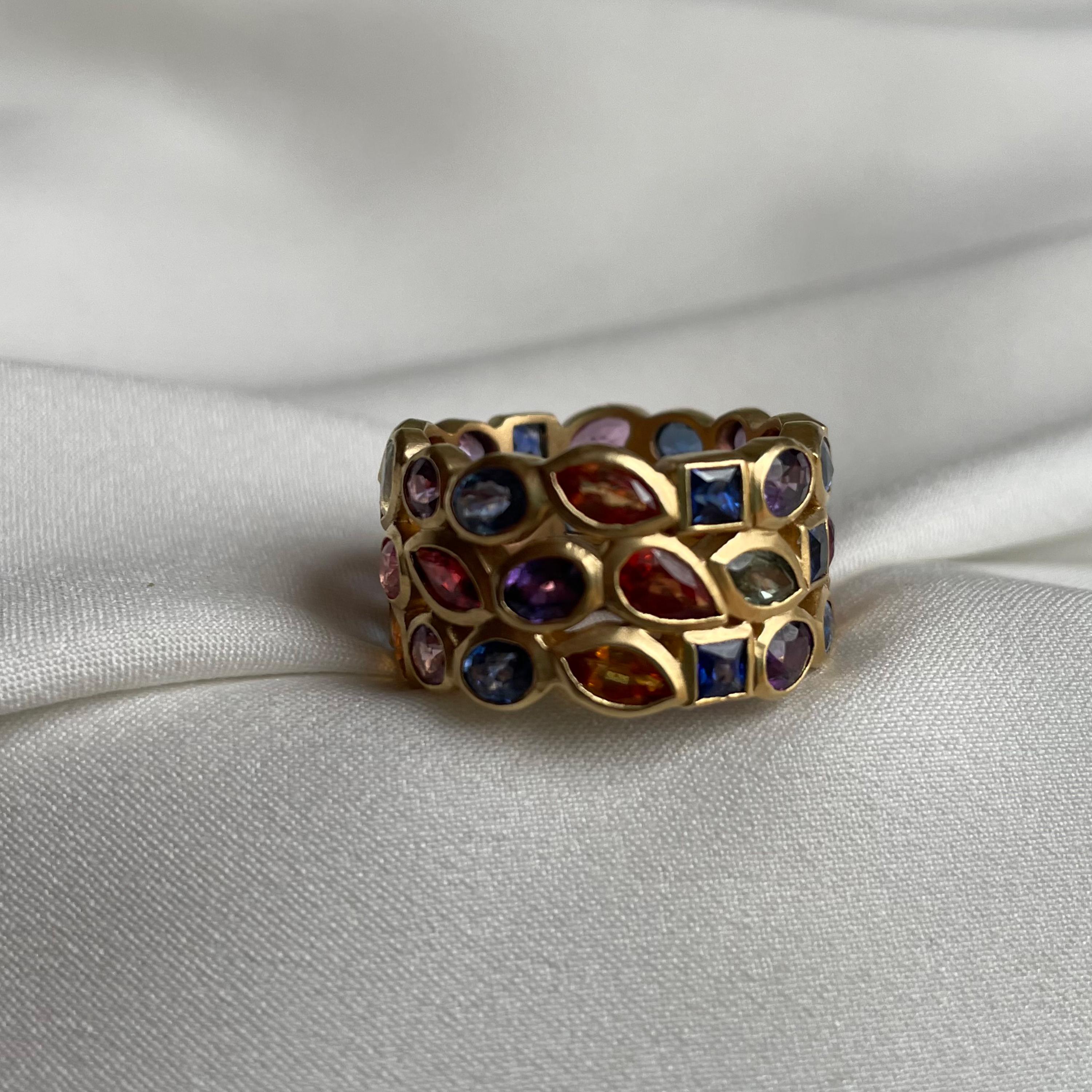 For Sale:  9.3 Carat Sapphire and 18 Karat Gold Band Ring 9