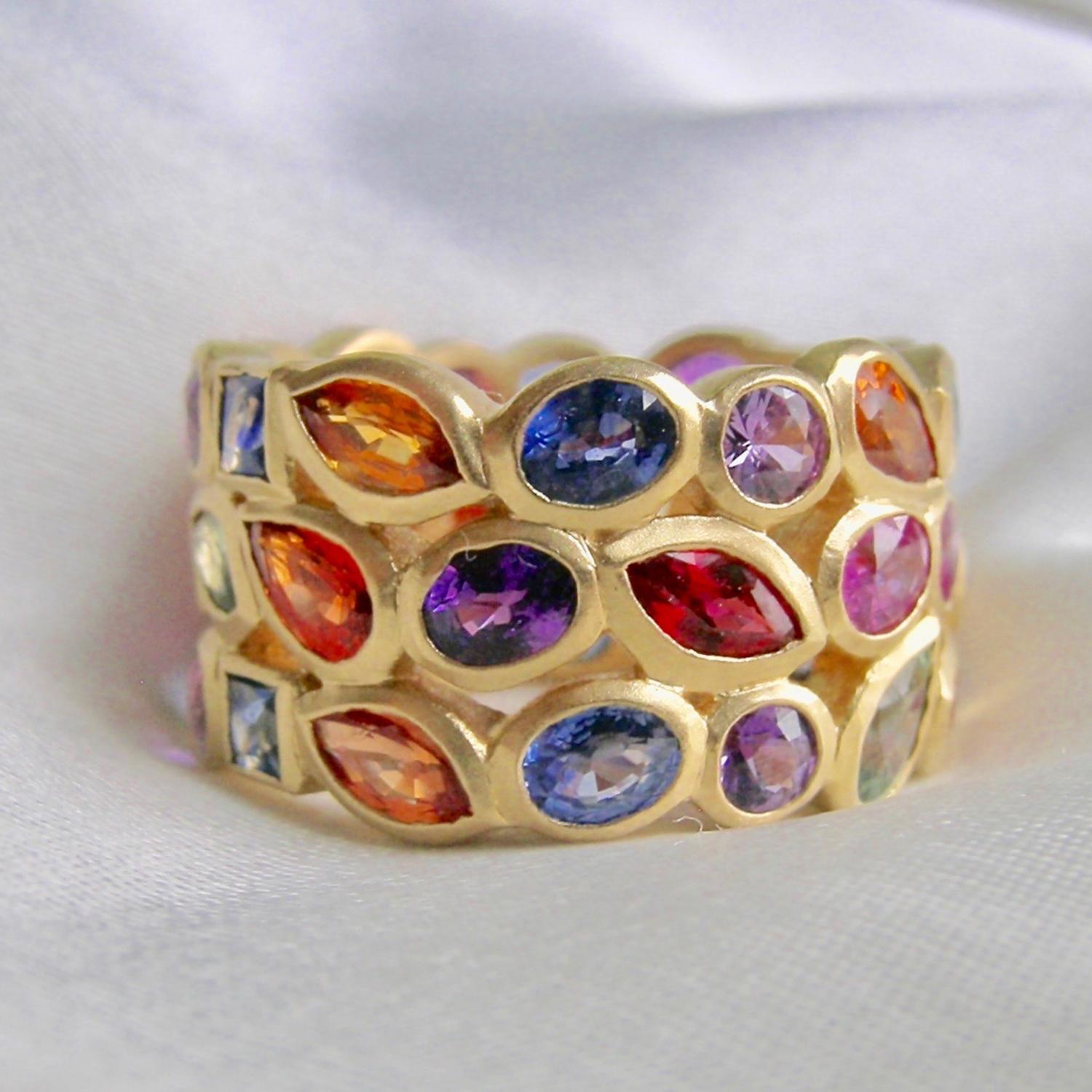 For Sale:  9.3 Carat Sapphire and 18 Karat Gold Band Ring 7