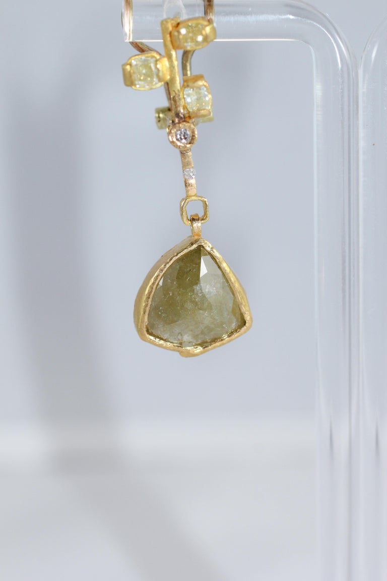 Modernist 9.3 Carat Yellow Diamonds 21-22k Gold Chandelier Drop Earrings Wedding Jewelry For Sale