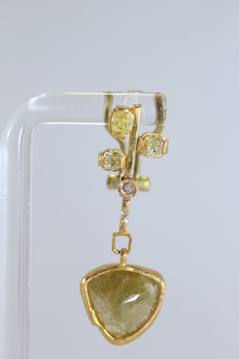 Cushion Cut 9.3 Carat Yellow Diamonds 21-22k Gold Chandelier Drop Earrings Wedding Jewelry For Sale