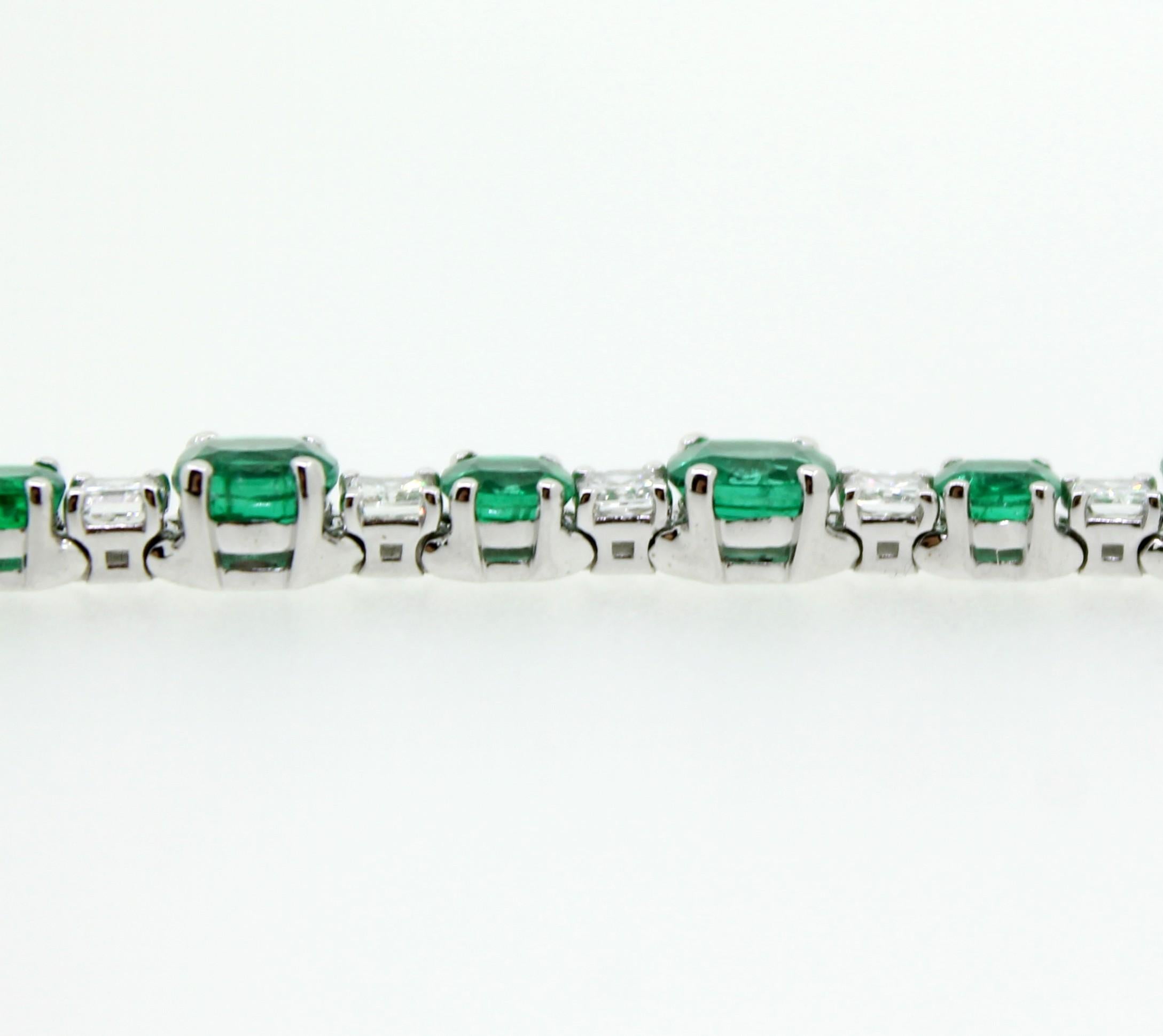 9.30 Carat Cushion Emerald and White Diamond Tennis Bracelet For Sale 4