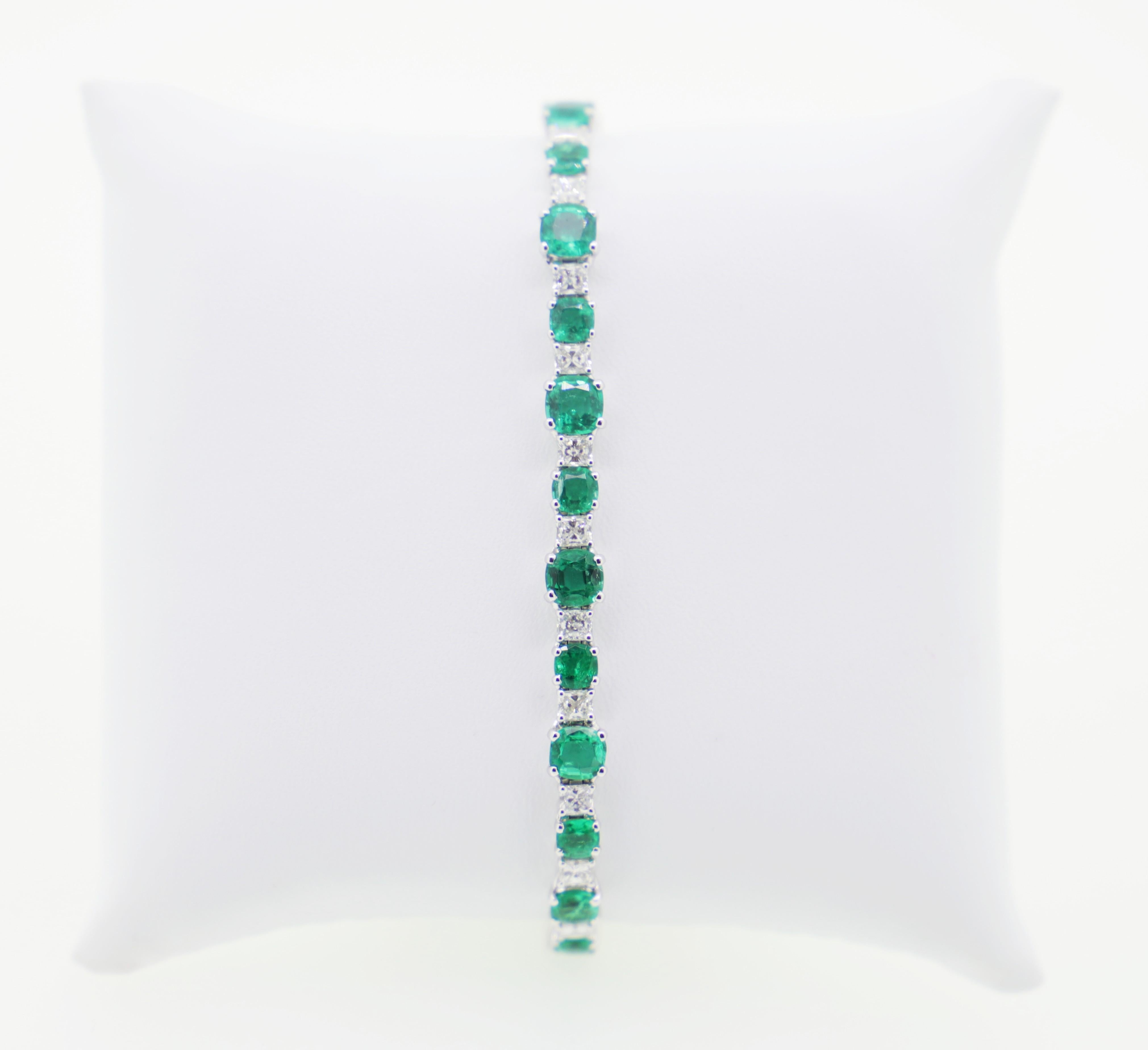 9.30 Carat Cushion Emerald and White Diamond Tennis Bracelet For Sale 2