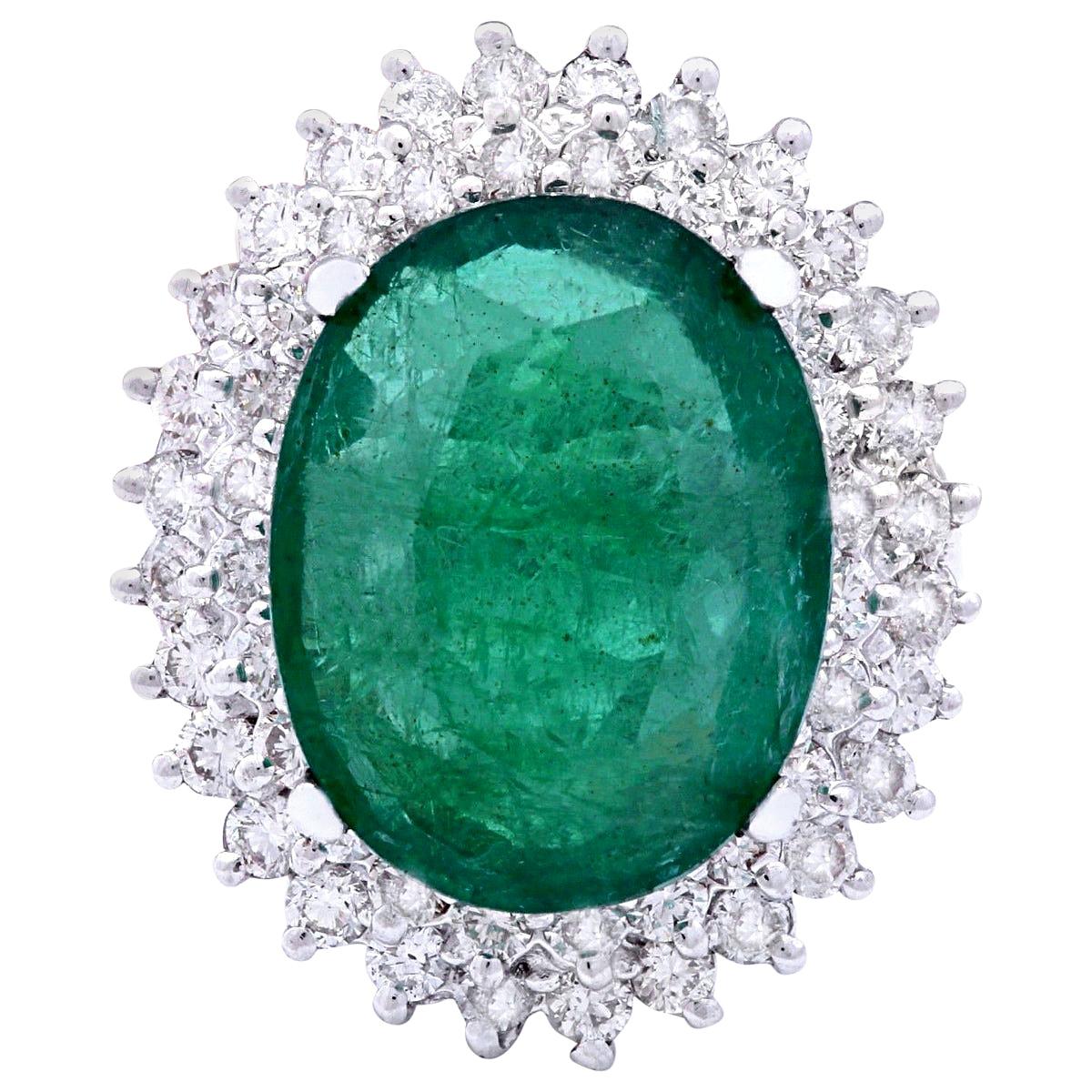 Gorgeous Natural Emerald Diamond Ring In 14 Karat Solid White Gold  For Sale