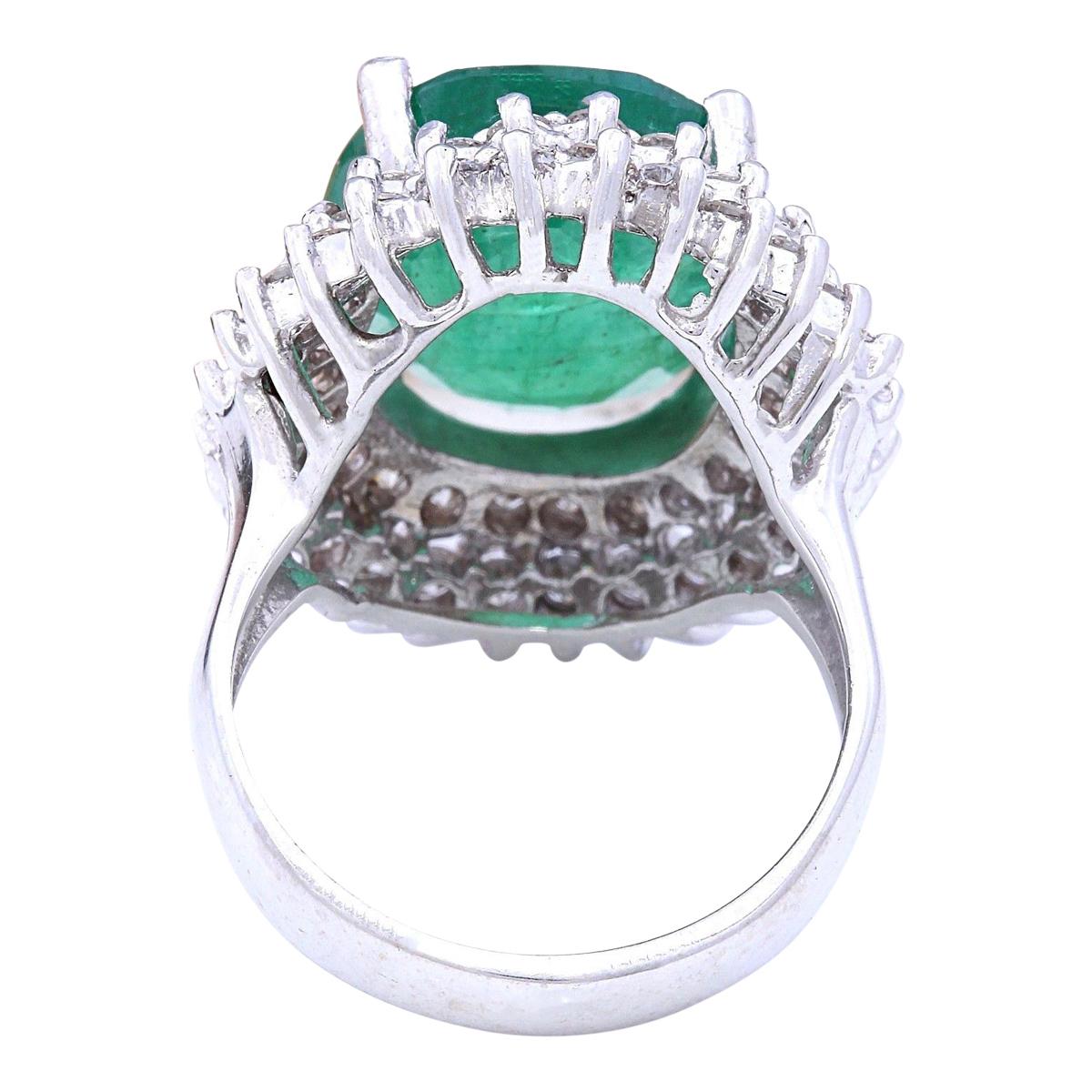 Modern Gorgeous Natural Emerald Diamond Ring In 14 Karat Solid White Gold  For Sale