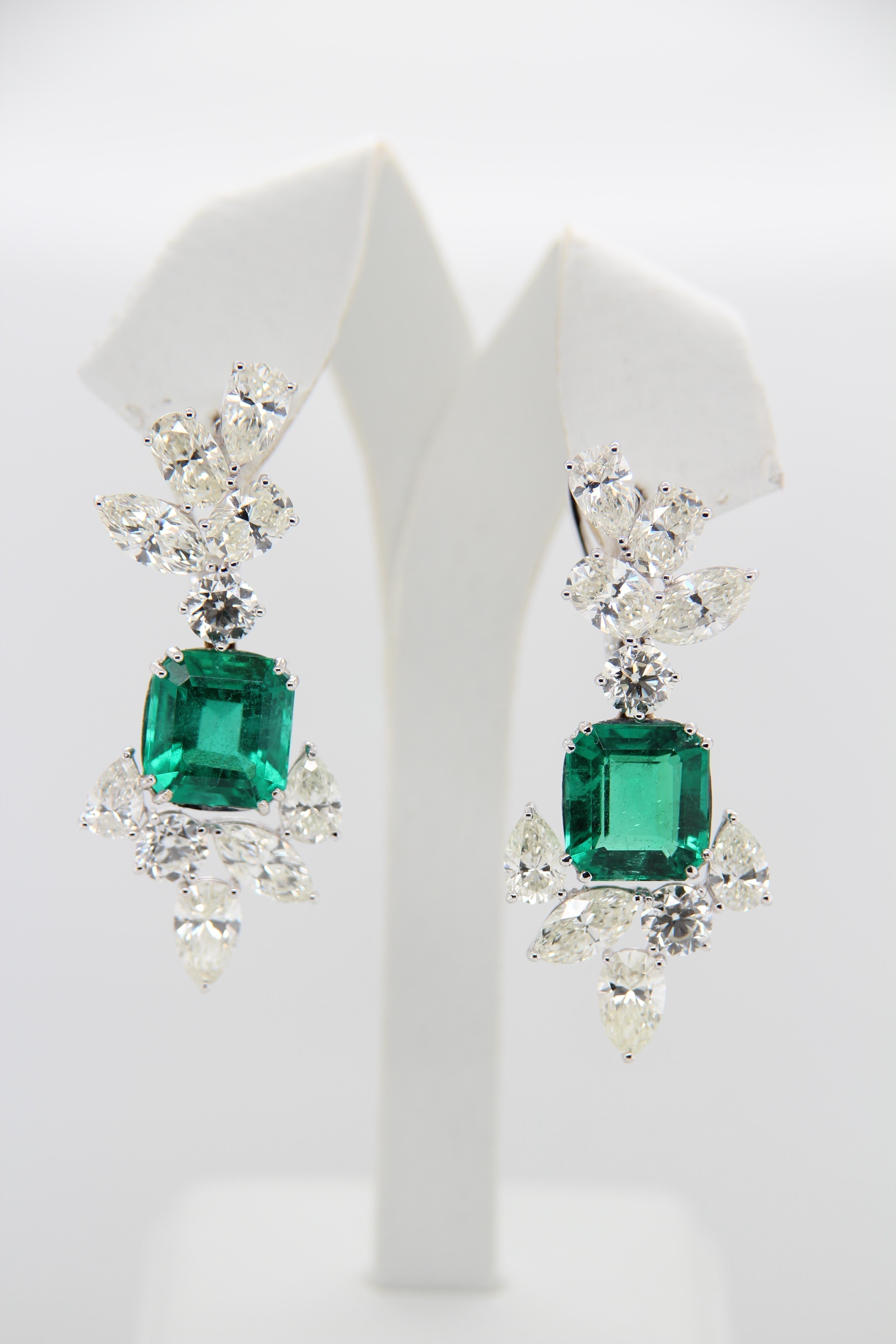 An emerald earring pair. Emeralds weighing 9.30 carat totally and diamonds weighing 11.14 Carat. Made in 18k white gold 12.59 g gross weight.