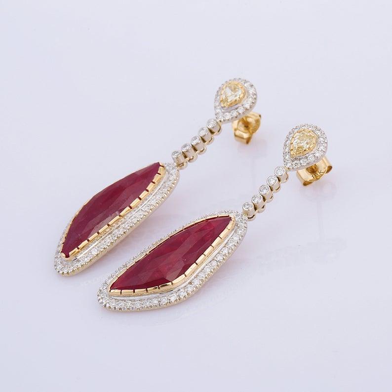 Contemporary 9.30 Carat Ruby Diamond 14 Karat Gold Abstract Earrings For Sale