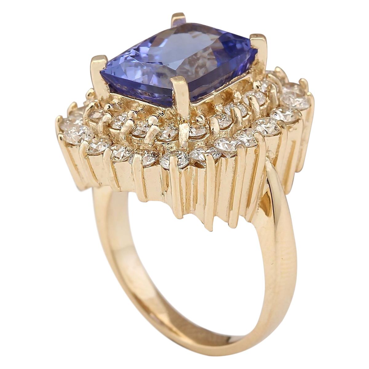Modern Exquisite Natural Tanzanite and Diamond Ring in 14K Yellow Gold For Sale