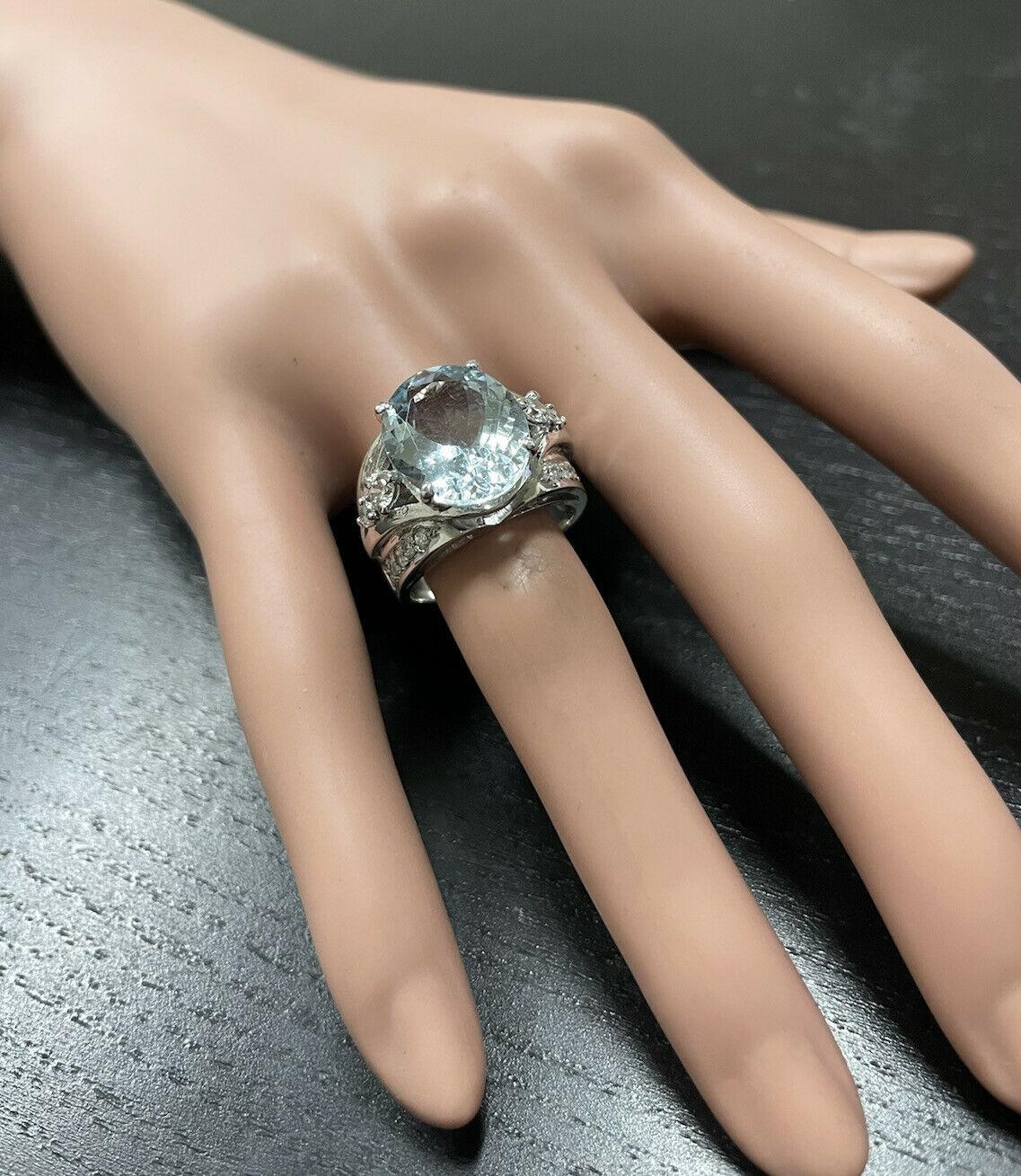 9.30 Carats Exquisite Natural Aquamarine and Diamond 14K Solid White Gold Ring In New Condition For Sale In Los Angeles, CA
