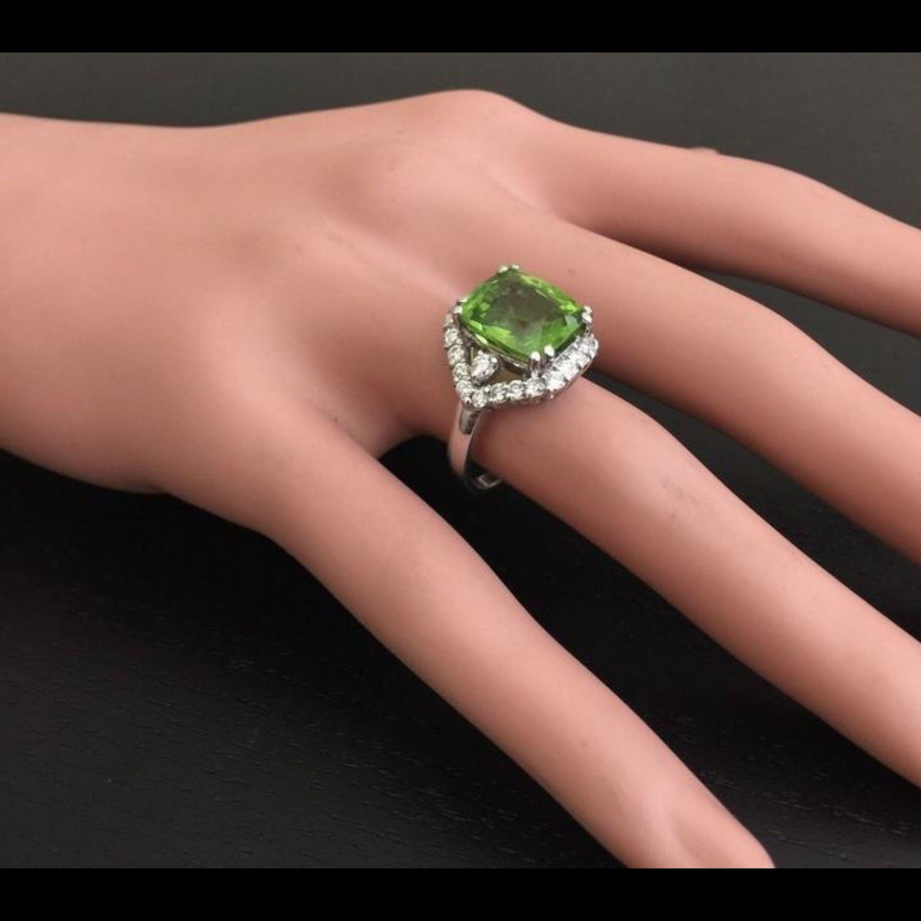 9.30 Carat Natural Very Nice Looking Peridot and Diamond 14K Solid Gold Ring For Sale 1