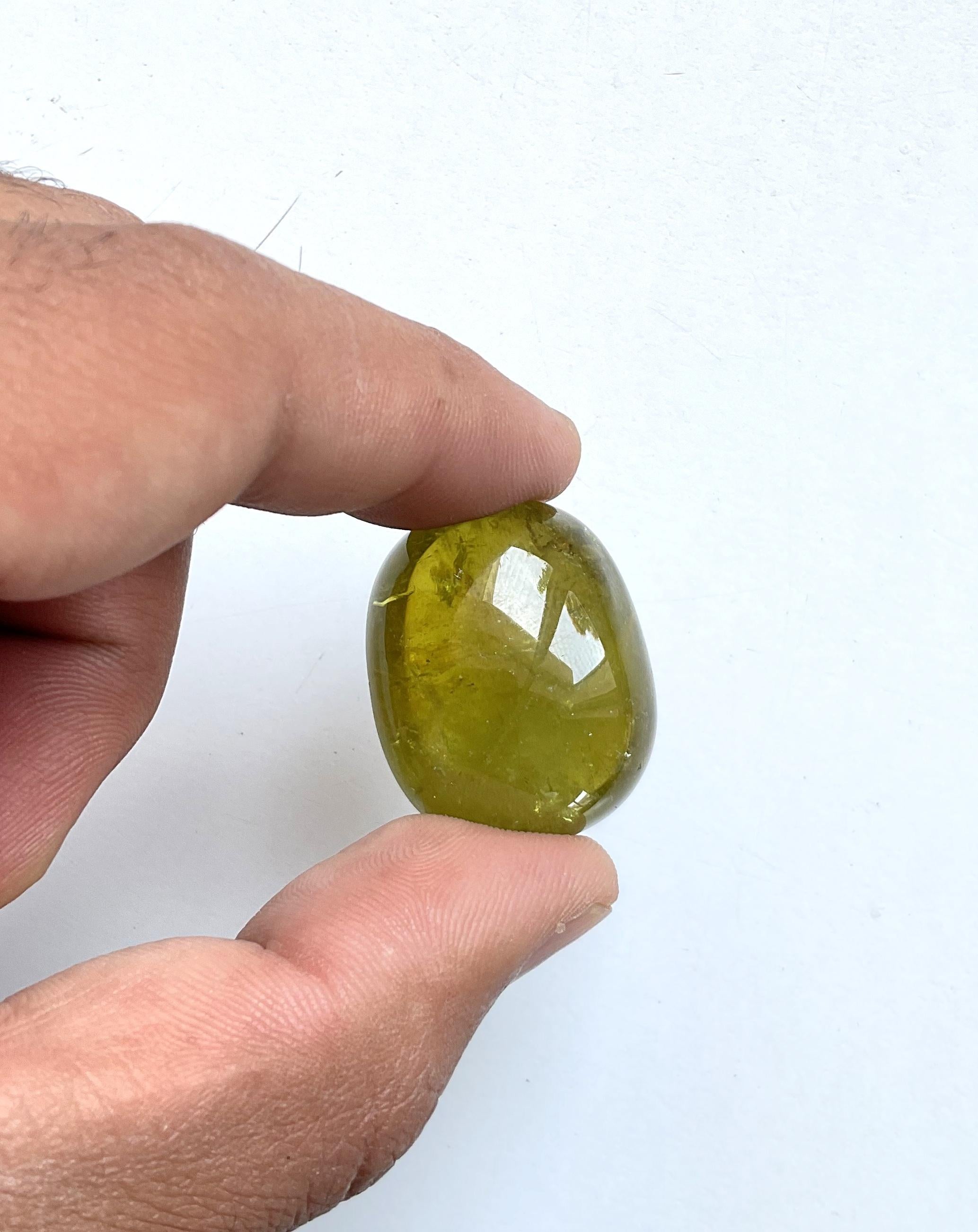 93.06 Carats Green Tourmaline Plain Tumbled Loose Gemstone Fine Jewelry Natural For Sale 4
