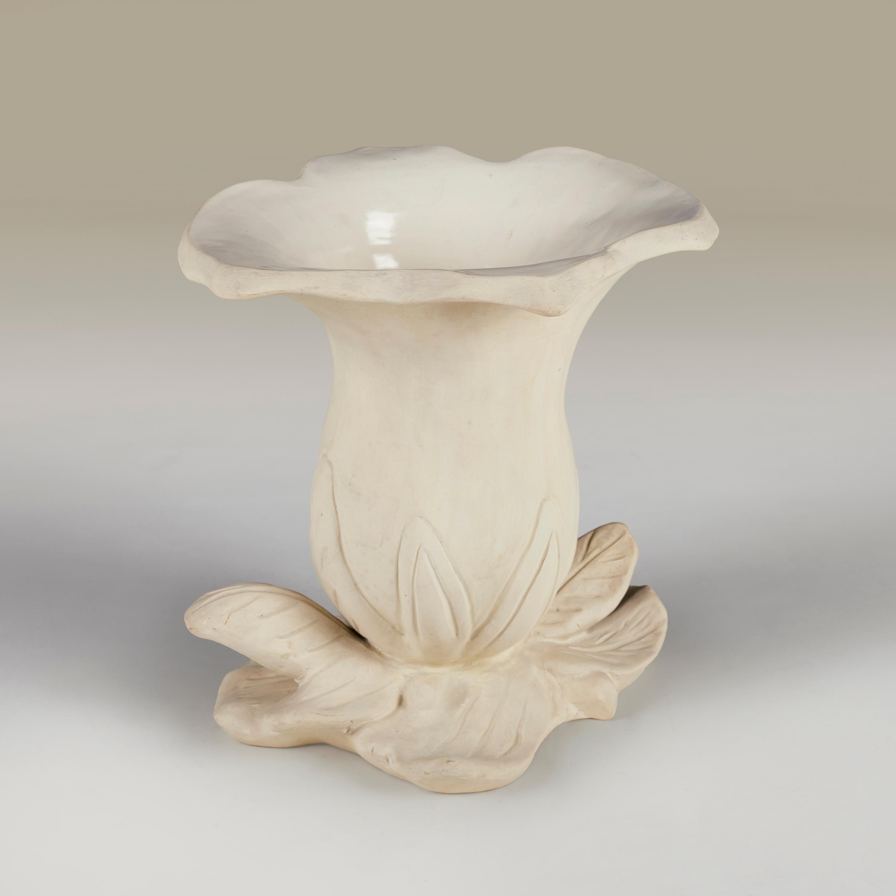 930s English 'Datura' Fulham Pottery vase by Constance Spry In Good Condition For Sale In London, GB
