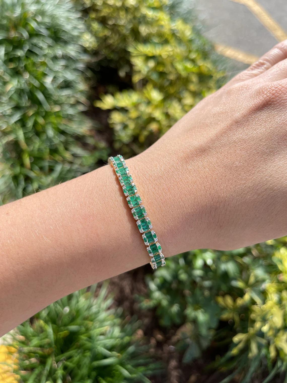 9.30tcw 14K Fine Quality Vivid Dark Green Emerald & Diamond Cluster Bracelet In New Condition For Sale In Jupiter, FL