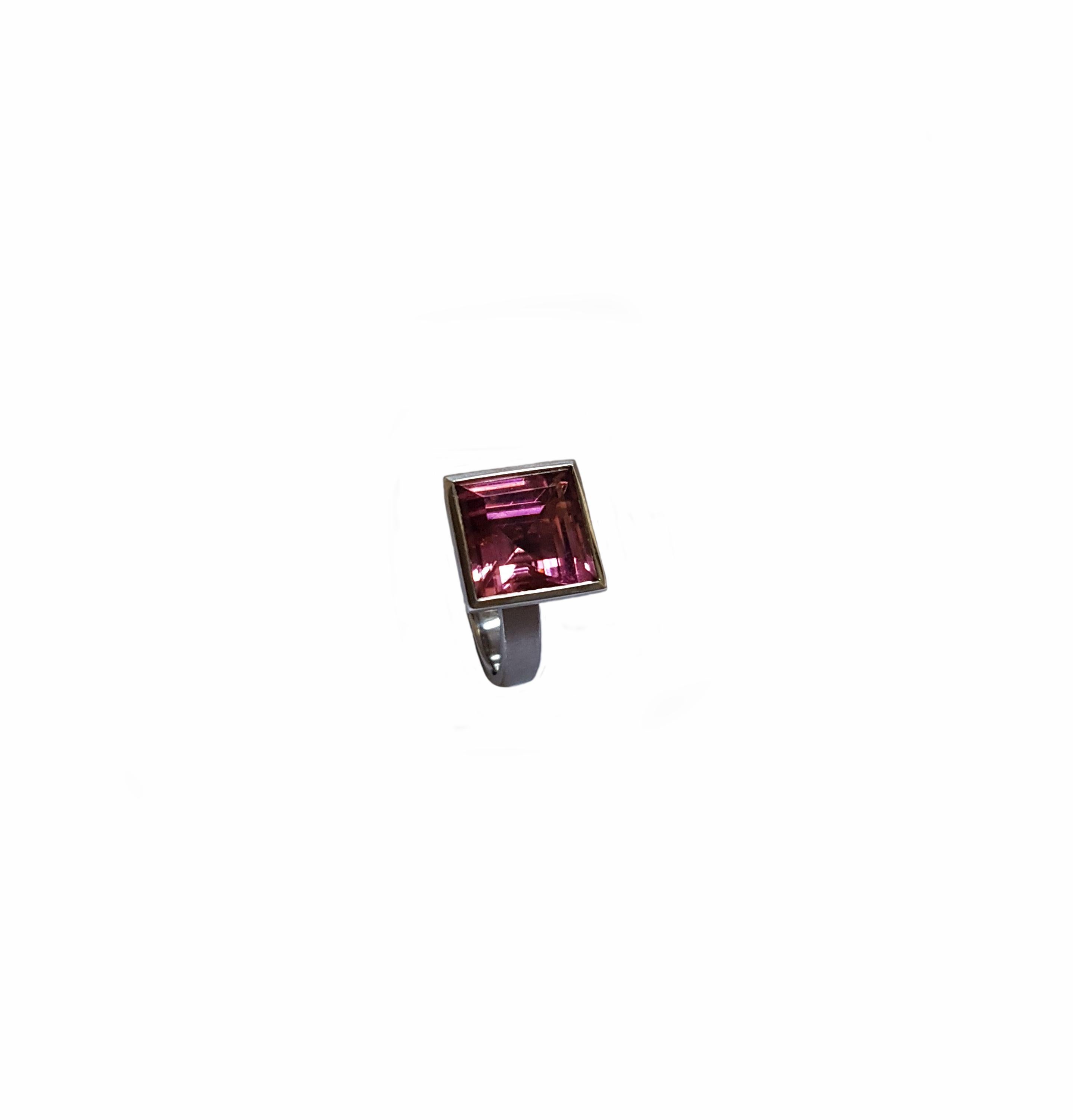 Taille carrée Bague en platine « Caro » de Georg Spreng avec tourmaline rose de 9,31 carats en vente