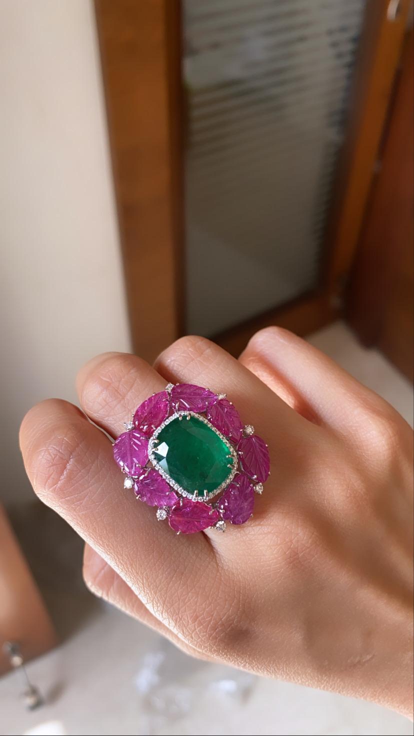 9.31 Carats Zambian Emerald & Carved, 16.73 Carats Mozambique Ruby Cocktail Ring In New Condition In Hong Kong, HK