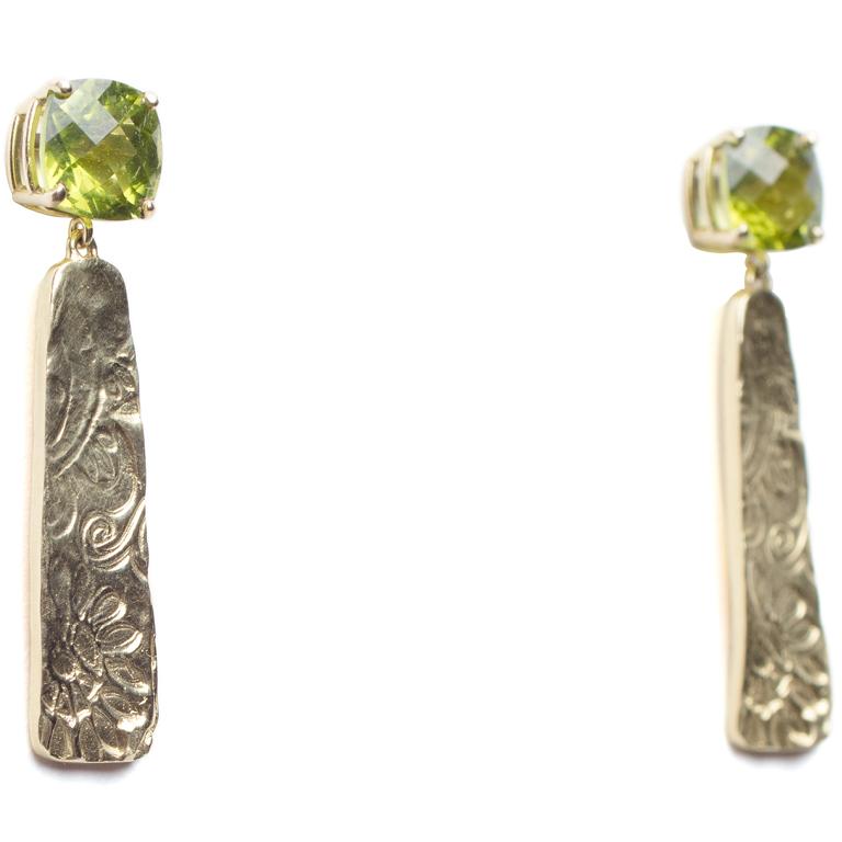 Cushion Cut Susan Lister Locke 9.32 Carat Peridot and 18 Karat Gold Swirly Drop Earrings For Sale