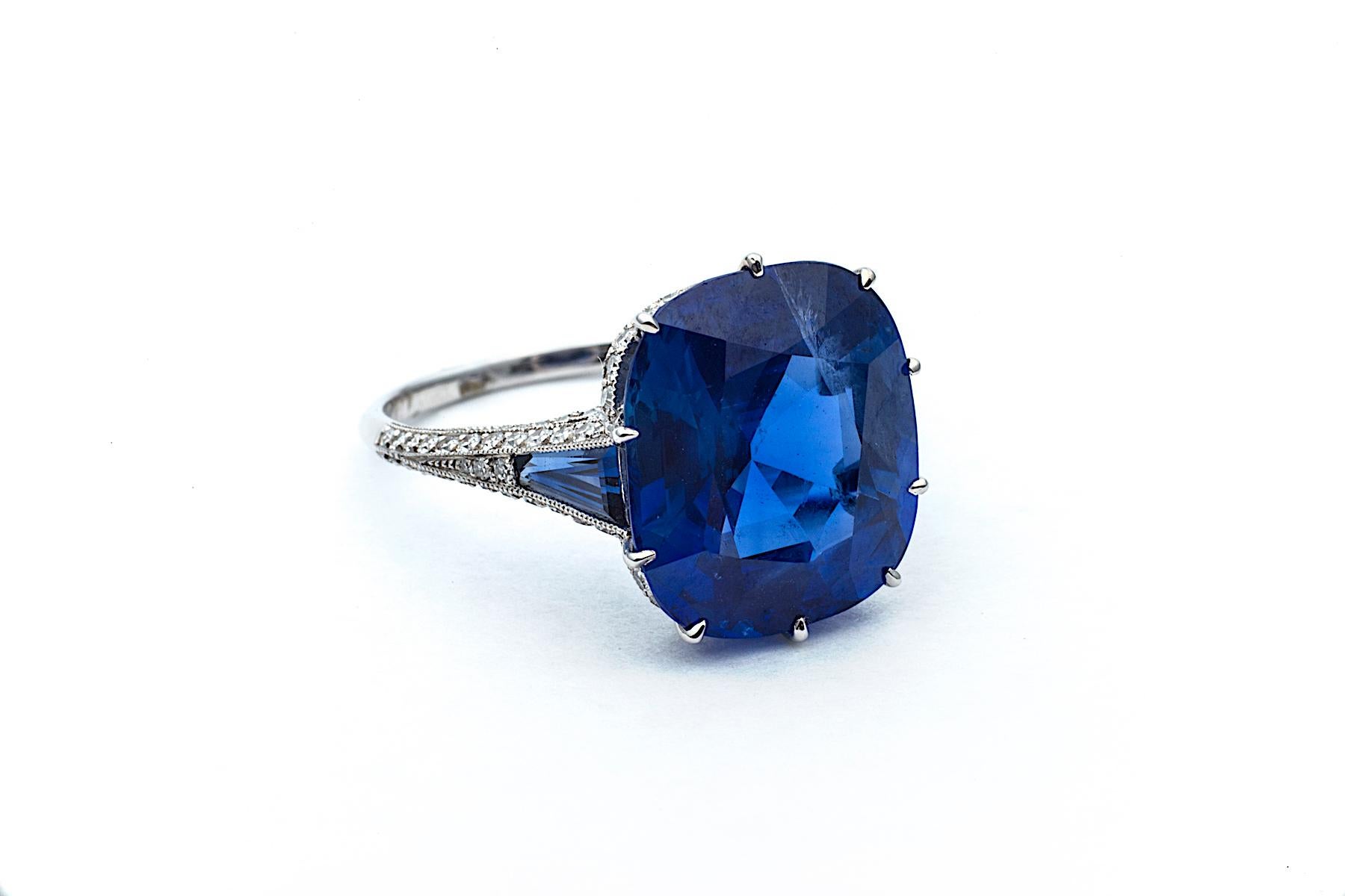 9.33 Carat Antique Cushion Cut Unheated Sapphire Diamond Platinum Ring In New Condition In Greenwich, CT
