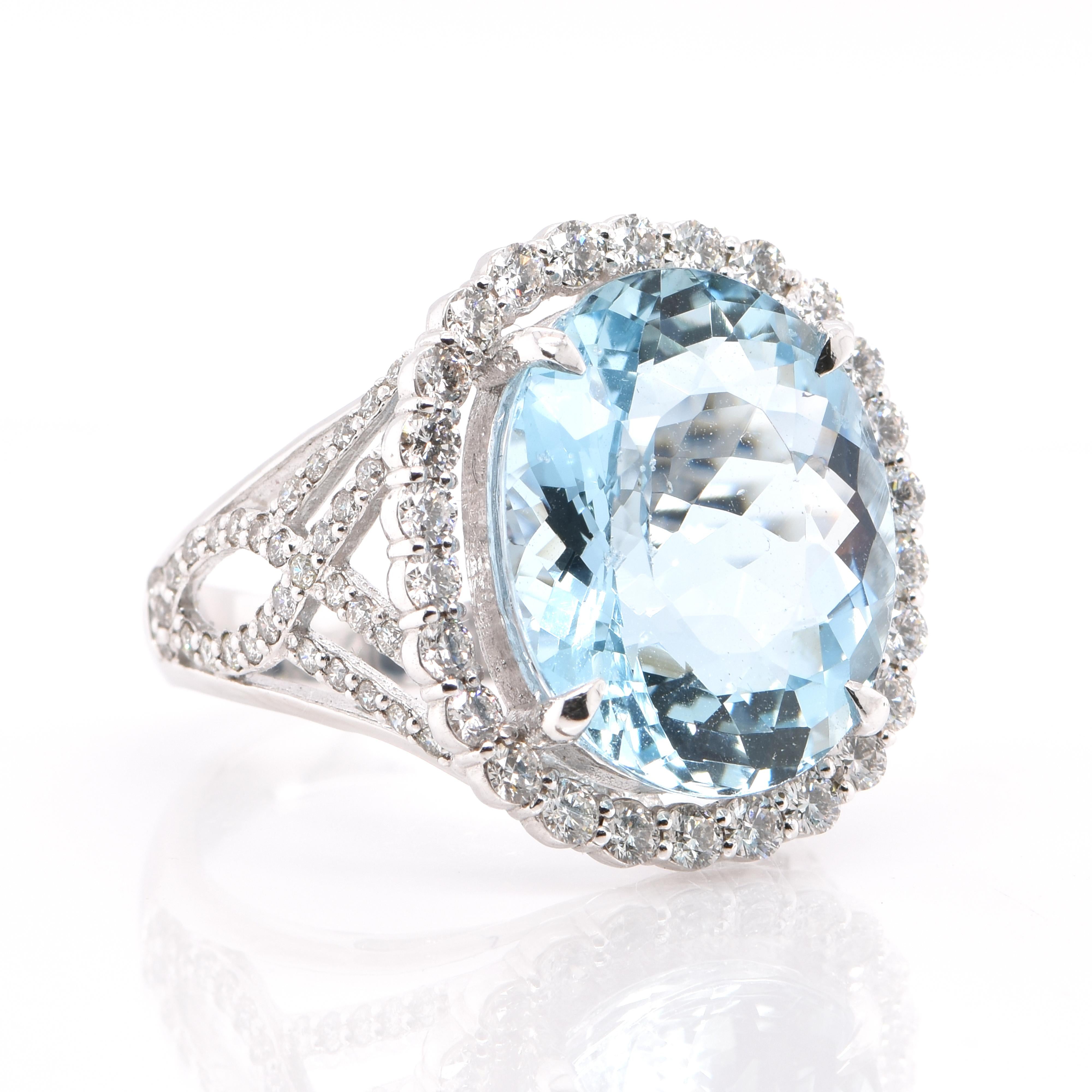 Moderno Anello da cocktail con acquamarina naturale e diamanti da 9.33 carati, incastonato in platino
