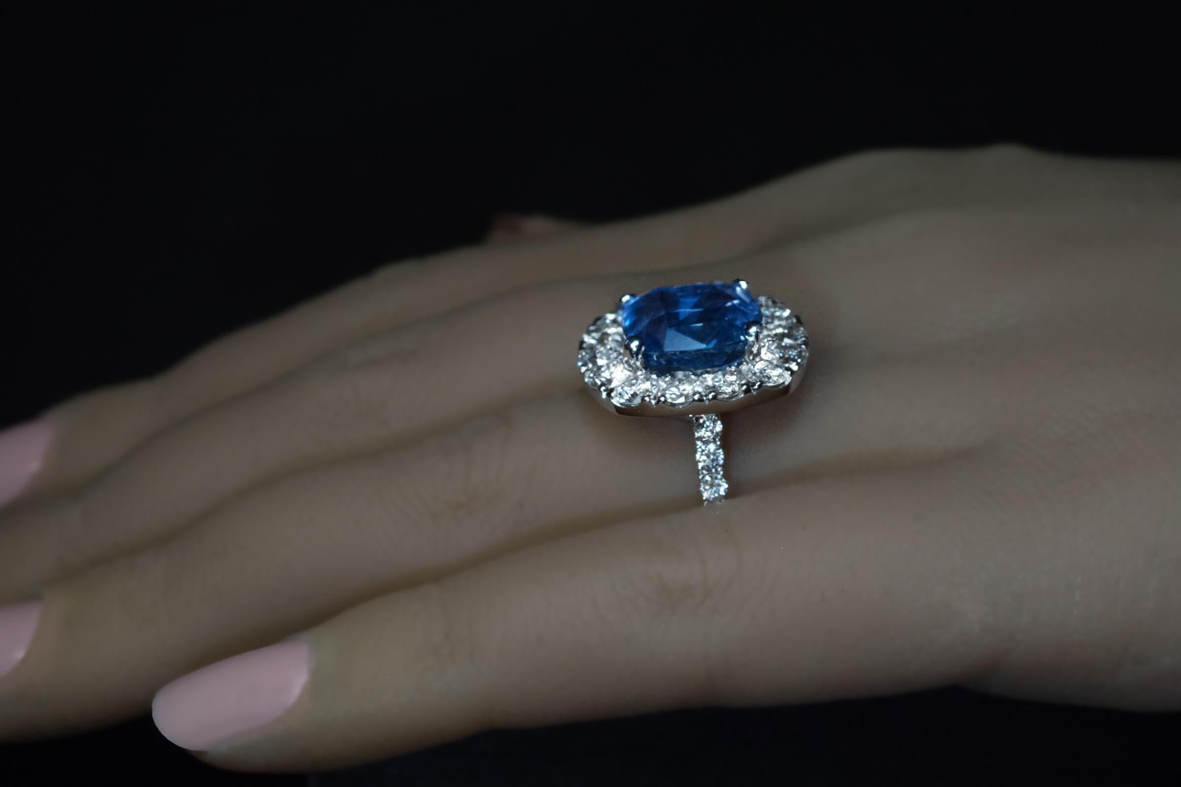Women's 9.33ct Sapphire Diamond White Gold Ring For Sale