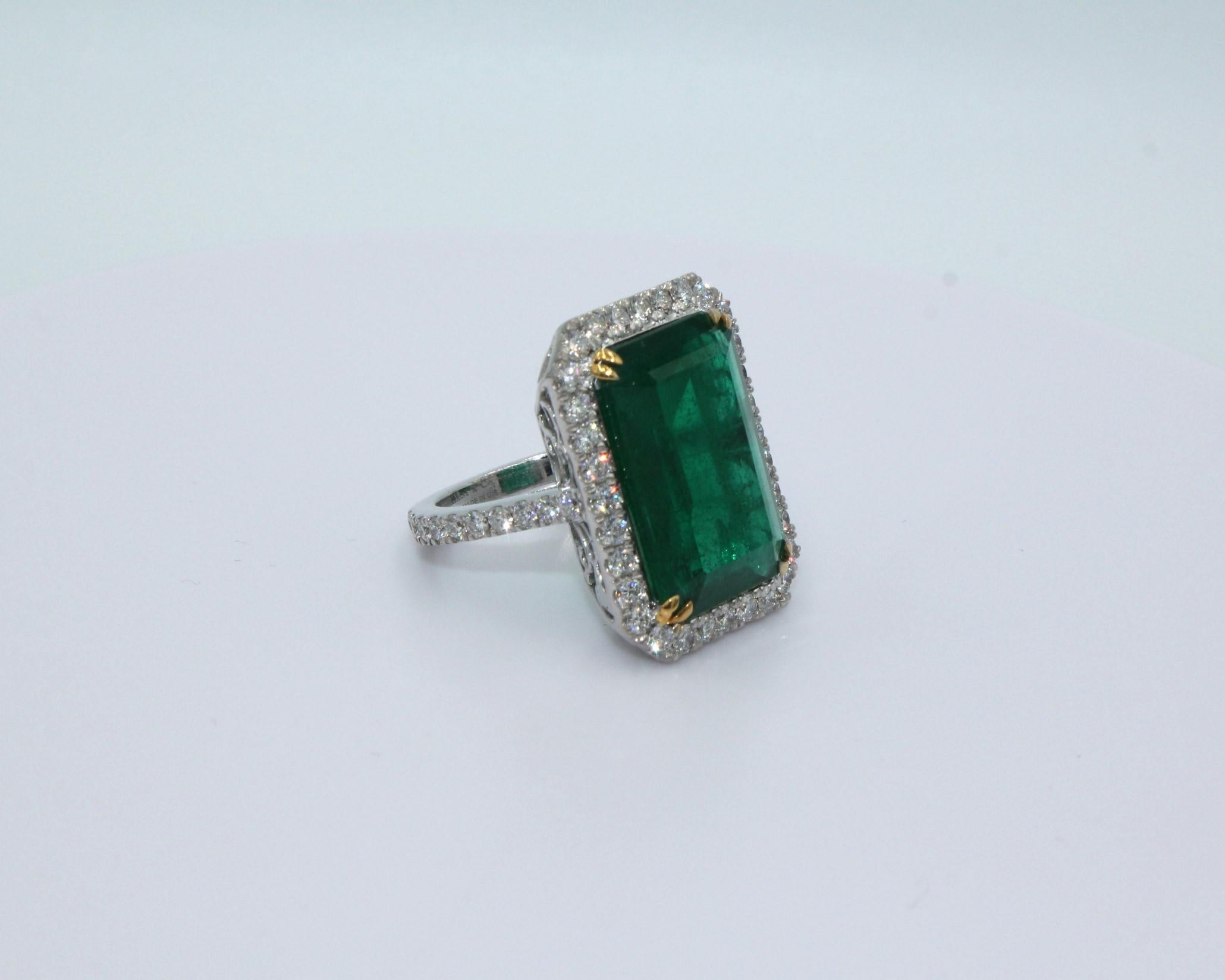 9.34 Carat Emerald & Diamond Ring In New Condition For Sale In New York, NY