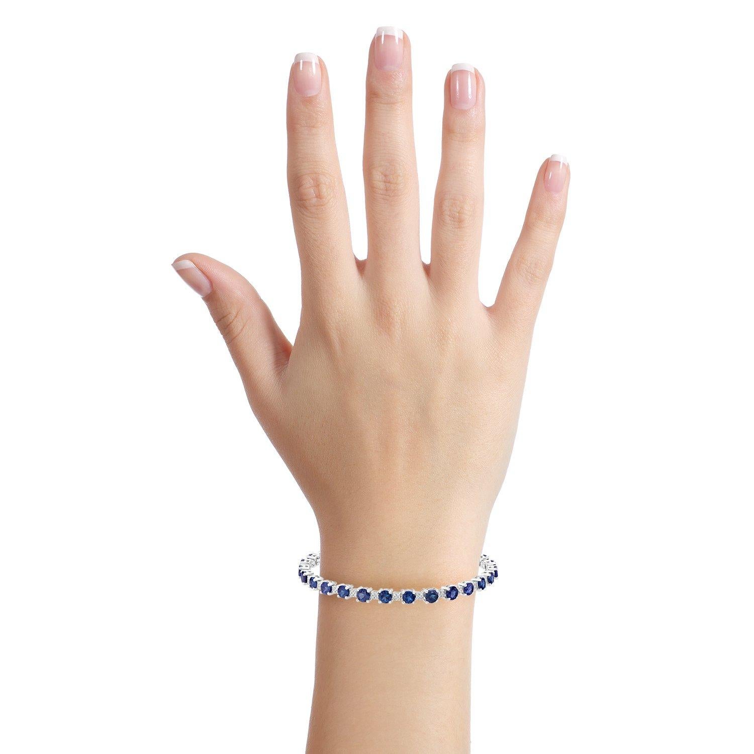 Round Cut 9.34 Ct Color Change Garnet Bracelet with 0.45tct Diamonds Set in 14K White Gold For Sale