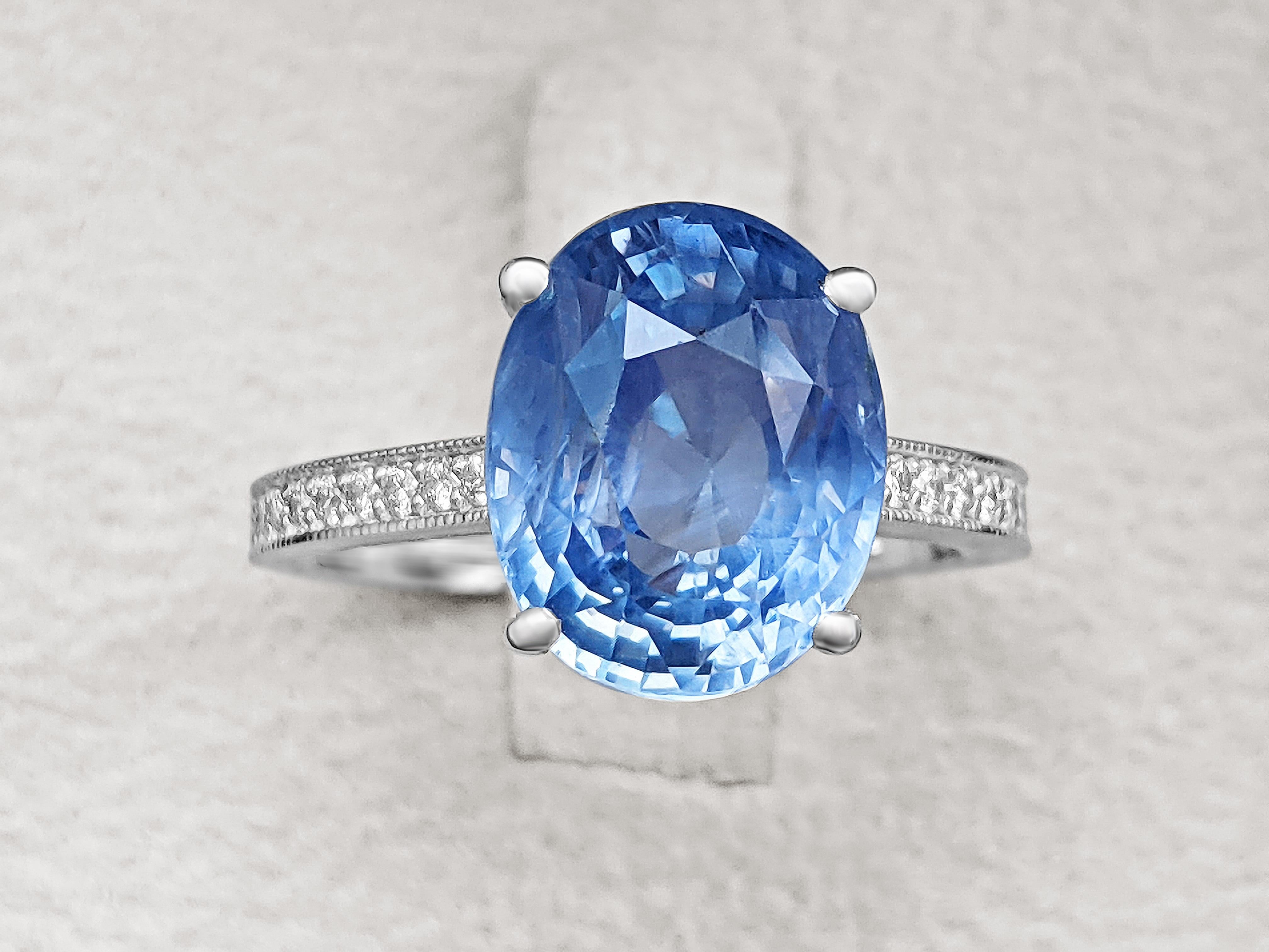 9.35 Carat Blue Sapphire and Diamonds Ring In New Condition In Ramat Gan, IL