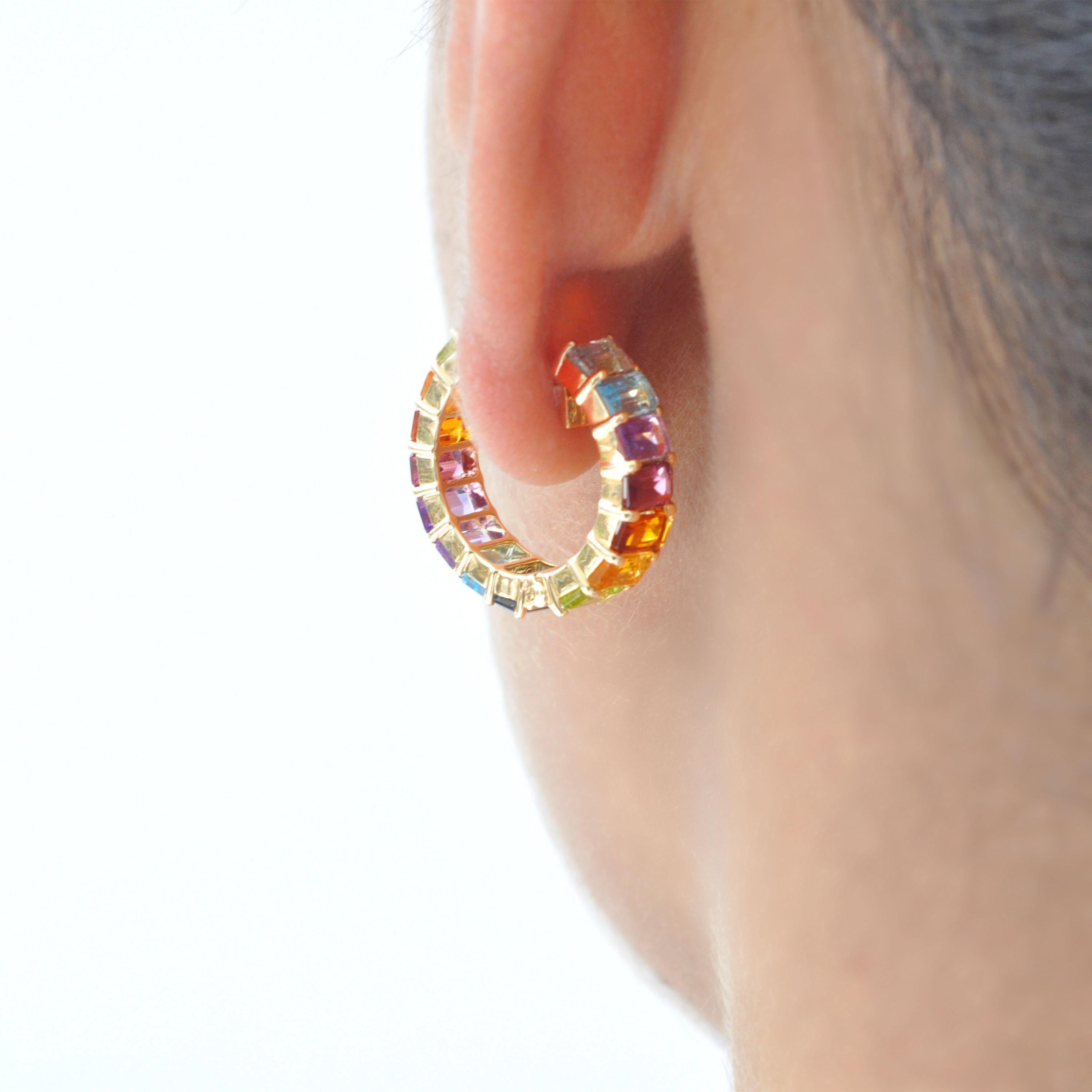Pendientes de aro de oro octogonal con gemas multicolor arco iris de 9,35 quilates Contemporáneo en venta