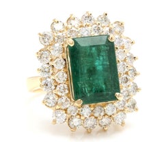 9.35 Carat Natural Emerald and Diamond 14 Karat Solid Yellow Gold Ring