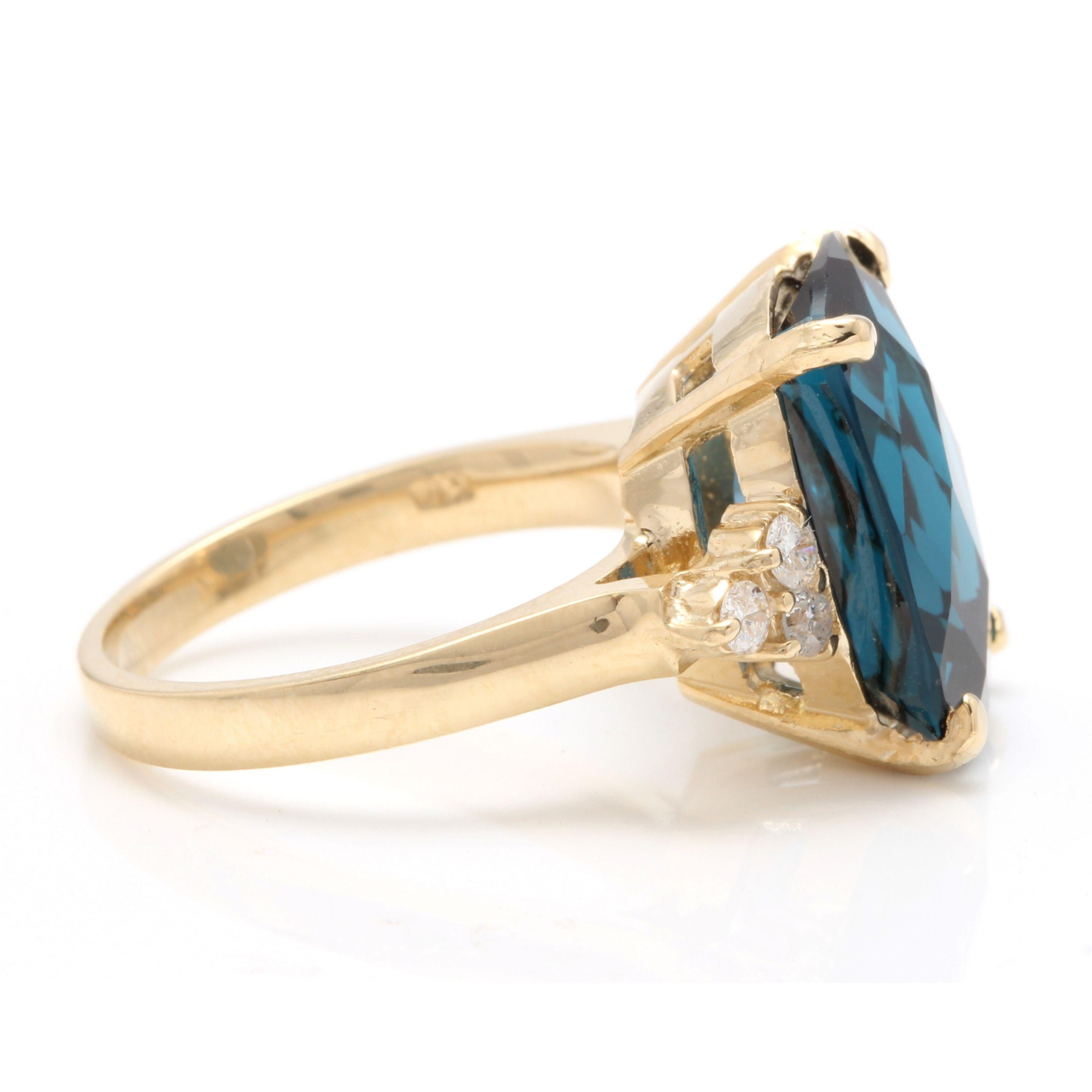 Mixed Cut 9.35 Carat Natural Impressive London Blue Topaz and Diamond 14 Karat Gold Ring For Sale