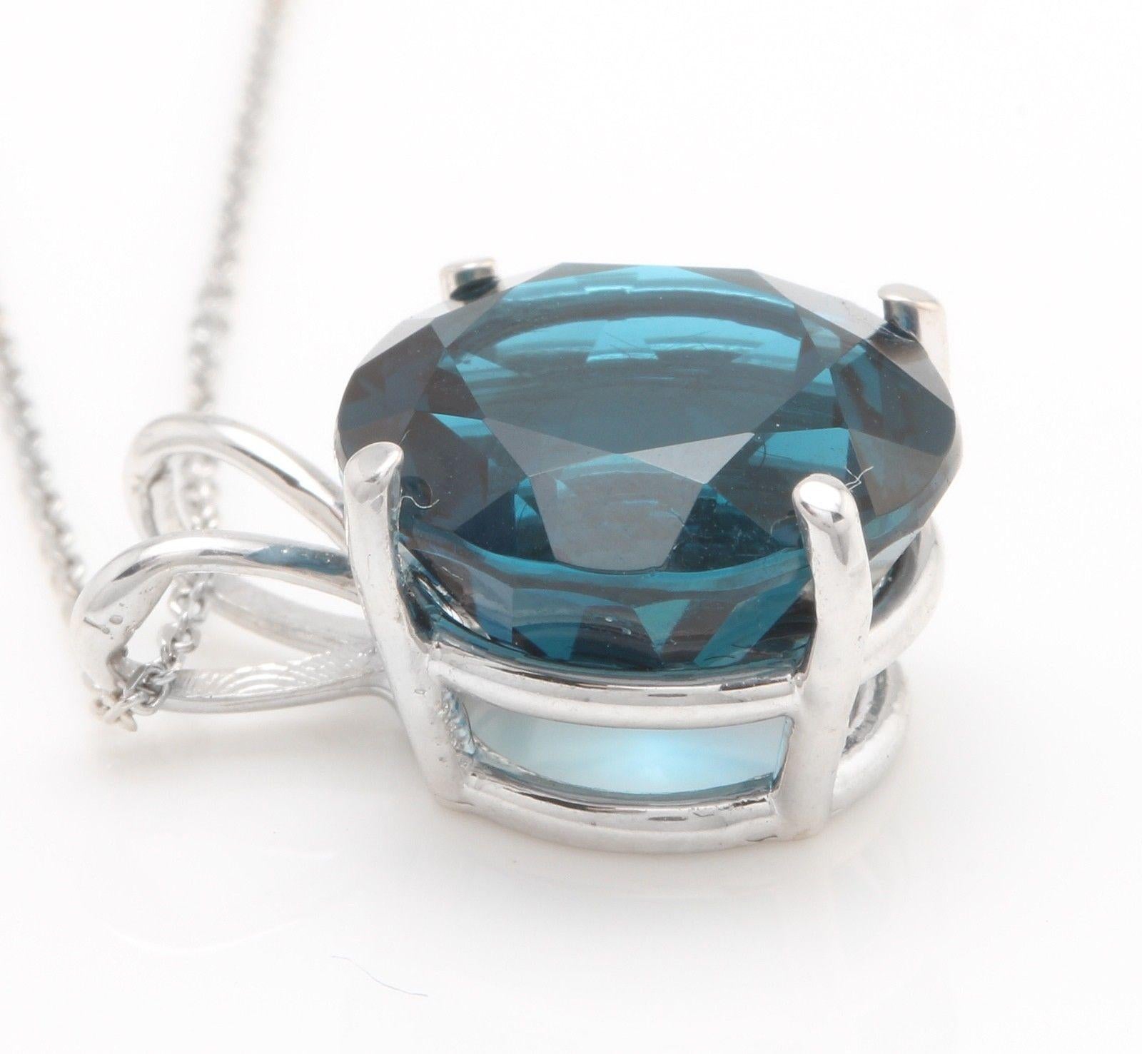 Round Cut 9.35 Carat Natural London Blue Topaz 14 Karat Solid Gold Pendant with Chain For Sale