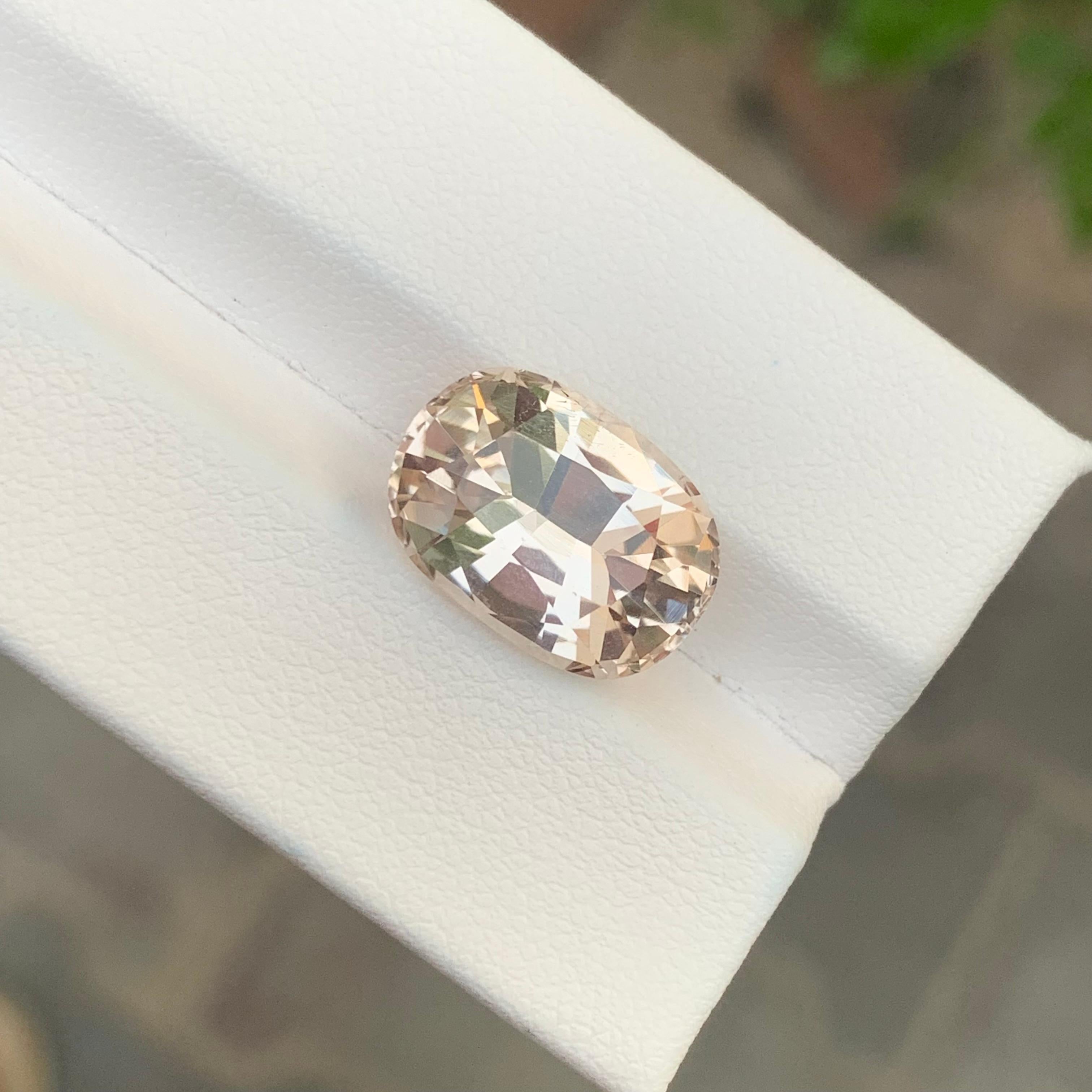Topaze dorée facettée

Poids : 9,35 carats
Dimension : 14.2 x 10.1 x 7.8 Mm
Origine : Skardu, Pakistan
Couleur ; Doré
Traitement : Non
Certificat : Sur demande

La topaze dorée est une pierre précieuse rayonnante réputée pour ses teintes chaudes et