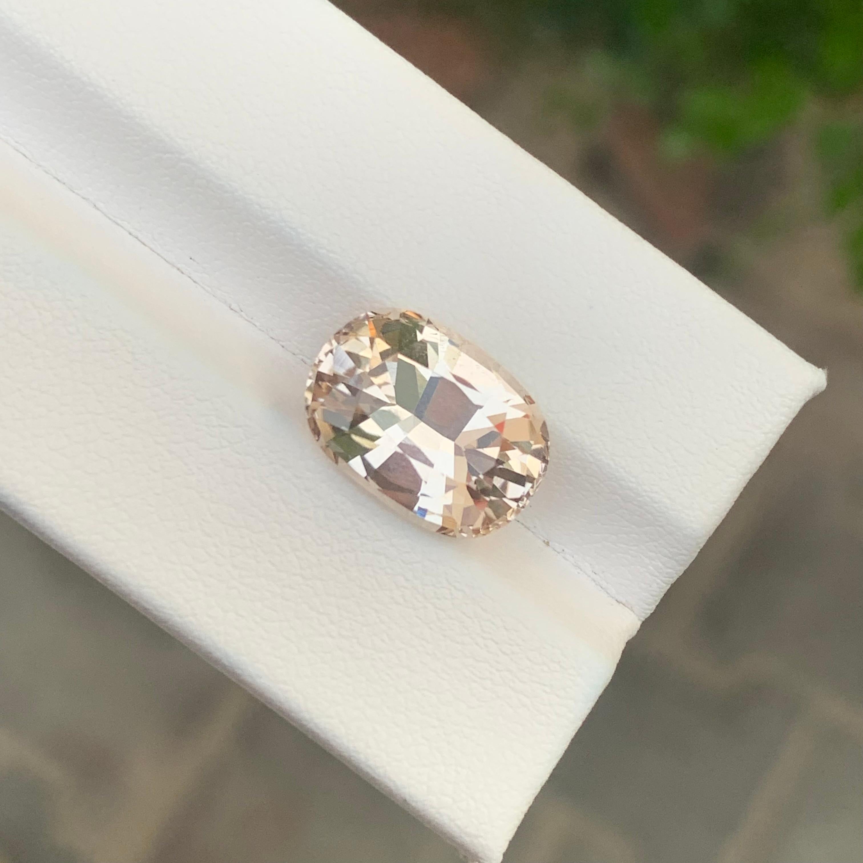 Arts and Crafts 9.35 Carat Natural Loose Golden Topaz Gemstone From Pakistan's Mine en vente