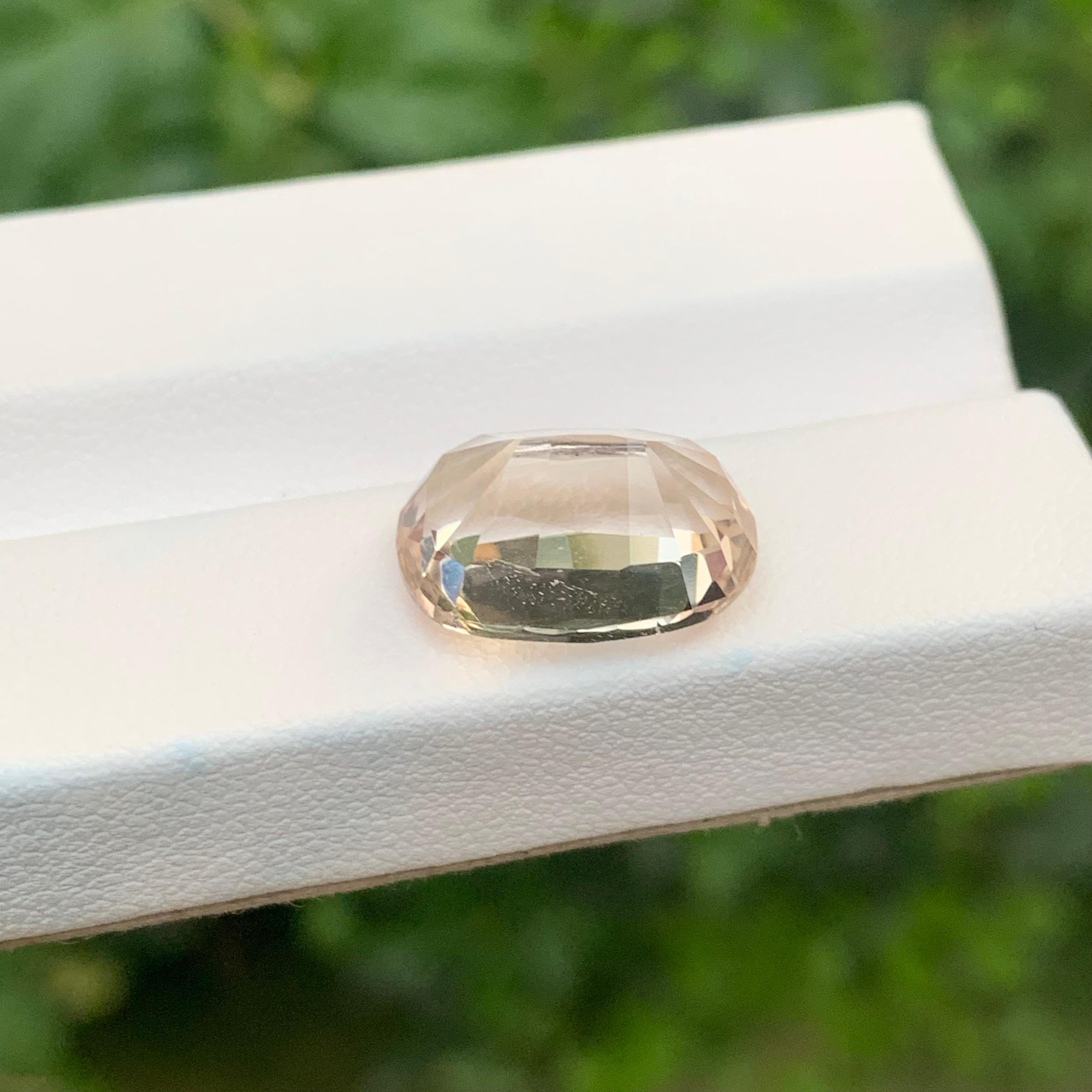 9.35 Carat Natural Loose Golden Topaz Gemstone From Pakistan's Mine Unisexe en vente