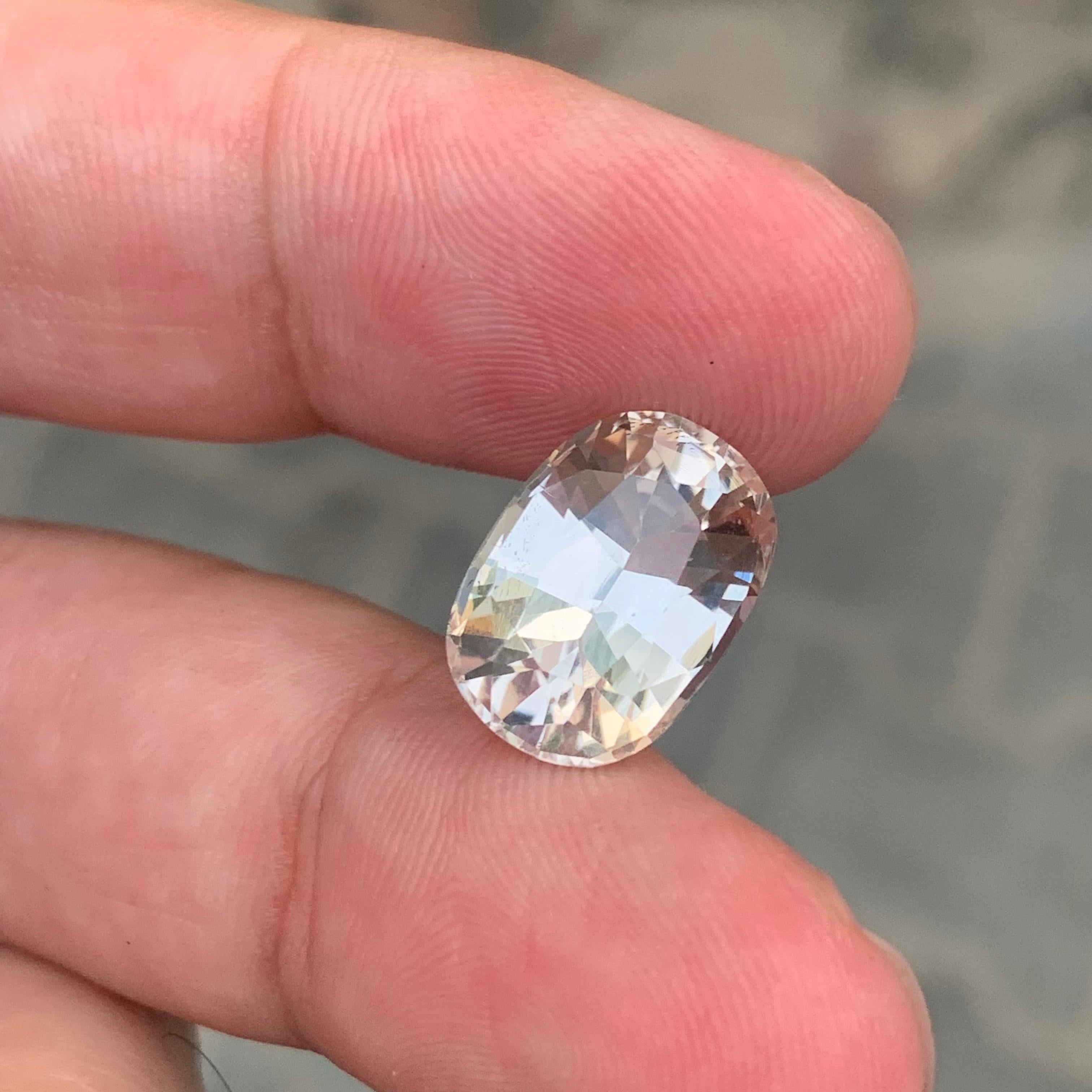 9.35 Carat Natural Loose Golden Topaz Gemstone From Pakistan's Mine en vente 2
