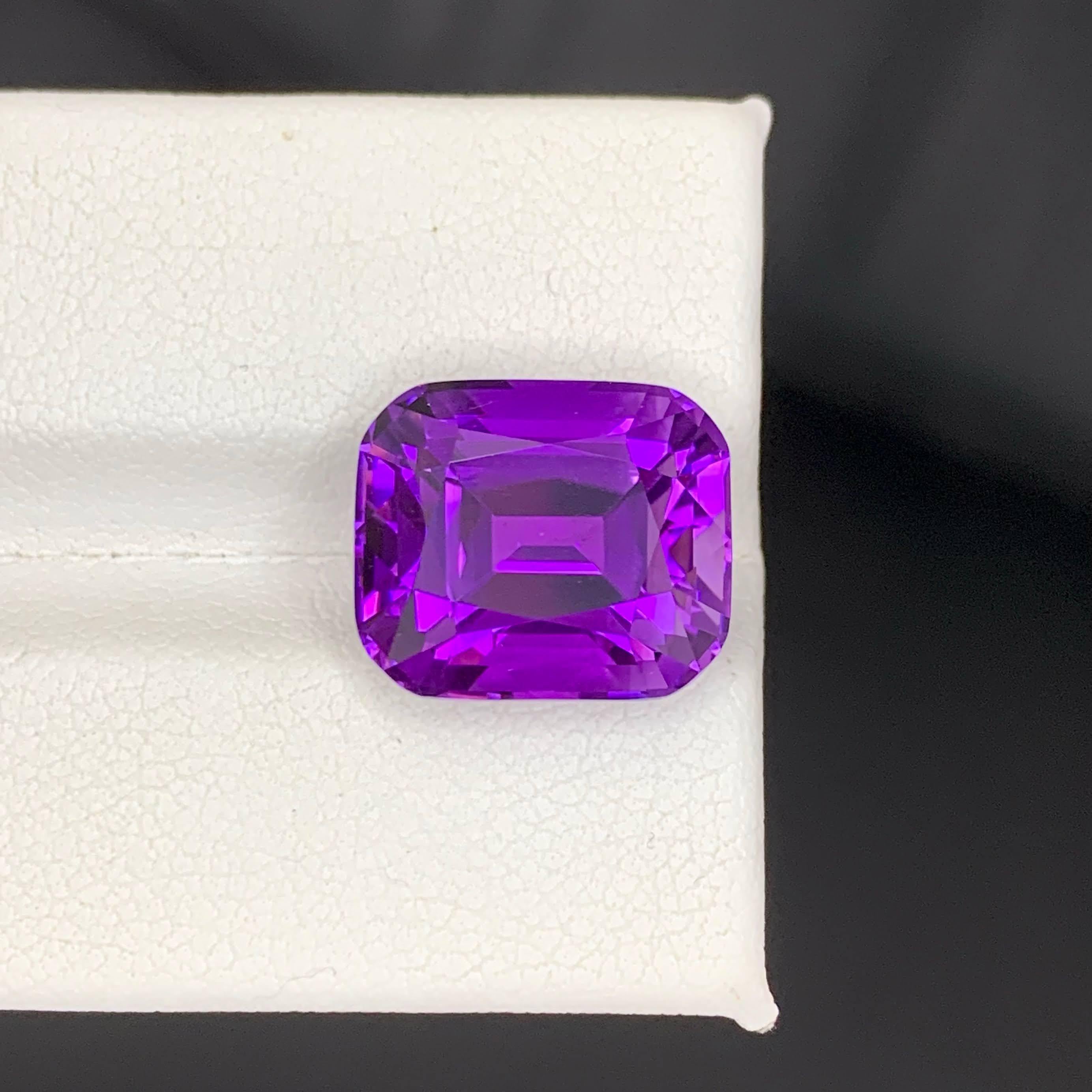 Peso 9,35 carati 
Dimensioni 13,5x11,5x9,6 mm
Trattamento Nessuno 
Origine Brasile
Clarity Loup Clean 
Forma taglio cuscino 




Questa ametista viola naturale sfusa da 9,35 carati affascina con la sua ricca tonalità viola reale e la sua notevole
