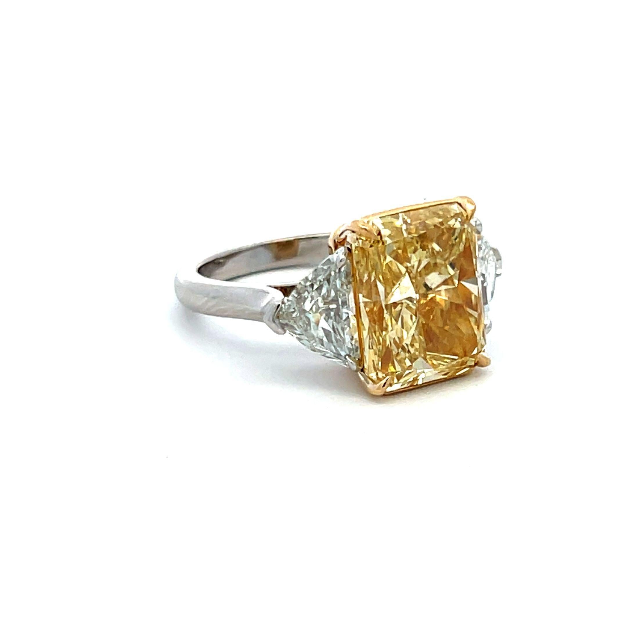 9.35 Carat Radiant Fancy Yellow and Shield Diamond Platinum Three-Stone Ring In Good Condition For Sale In New York, NY